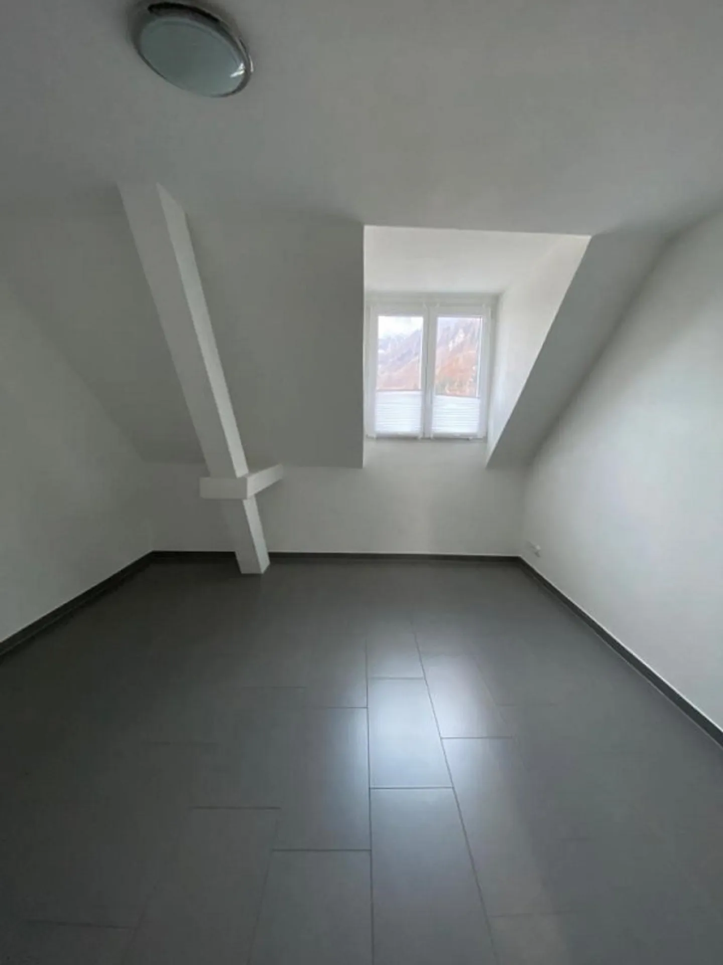 Belle appartement sous les combles de 3 pièces à Netstal - Photo 4 sur 9