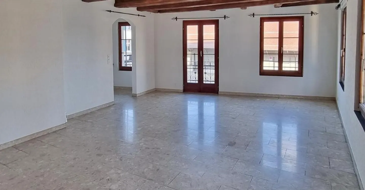 Central Location at the Train Station, Bright Rooms & Optimally Connected! - Photo 2 of 7