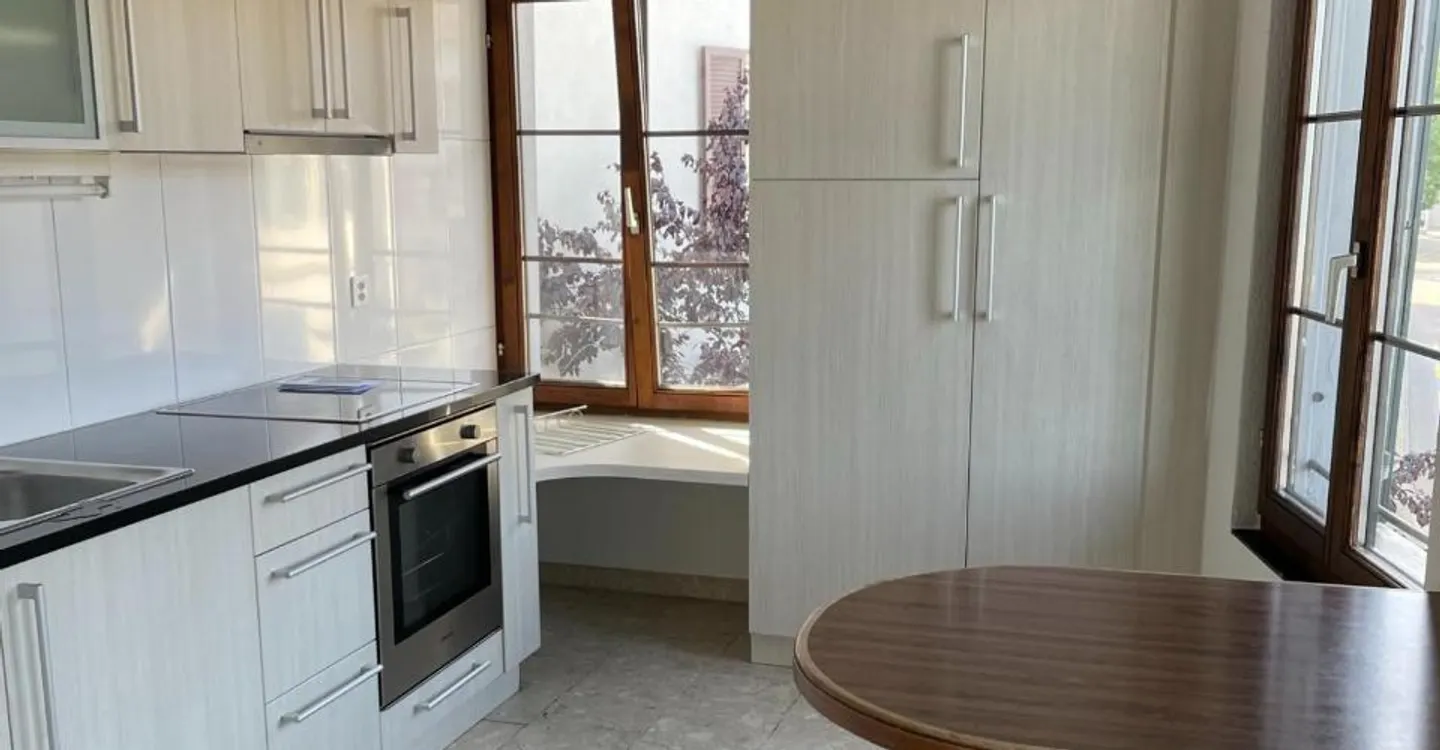 Central Location at the Train Station, Bright Rooms & Optimally Connected! - Photo 4 of 7