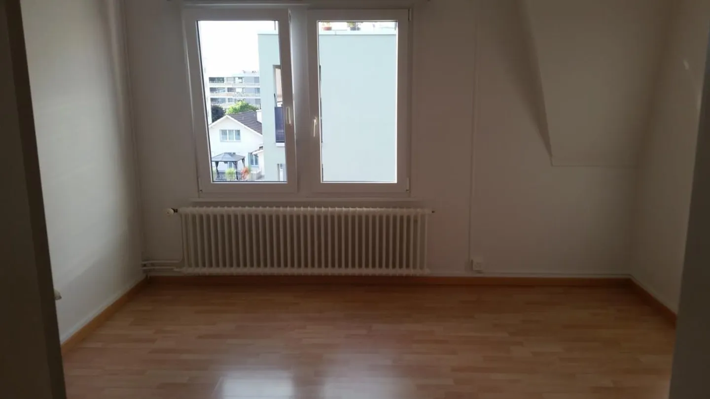 3 1/2 Room Attic Apartment - Photo 3 of 5