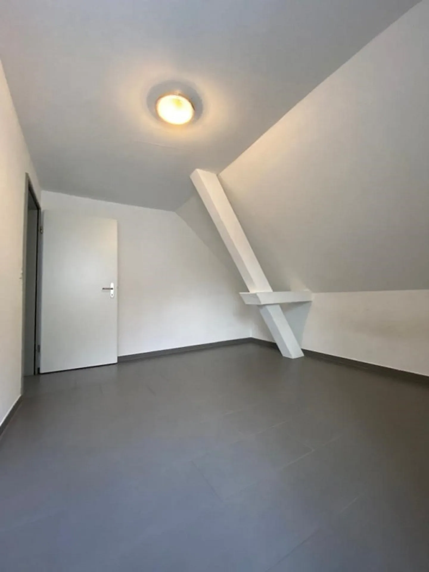 Belle appartement sous les combles de 3 pièces à Netstal - Photo 6 sur 9