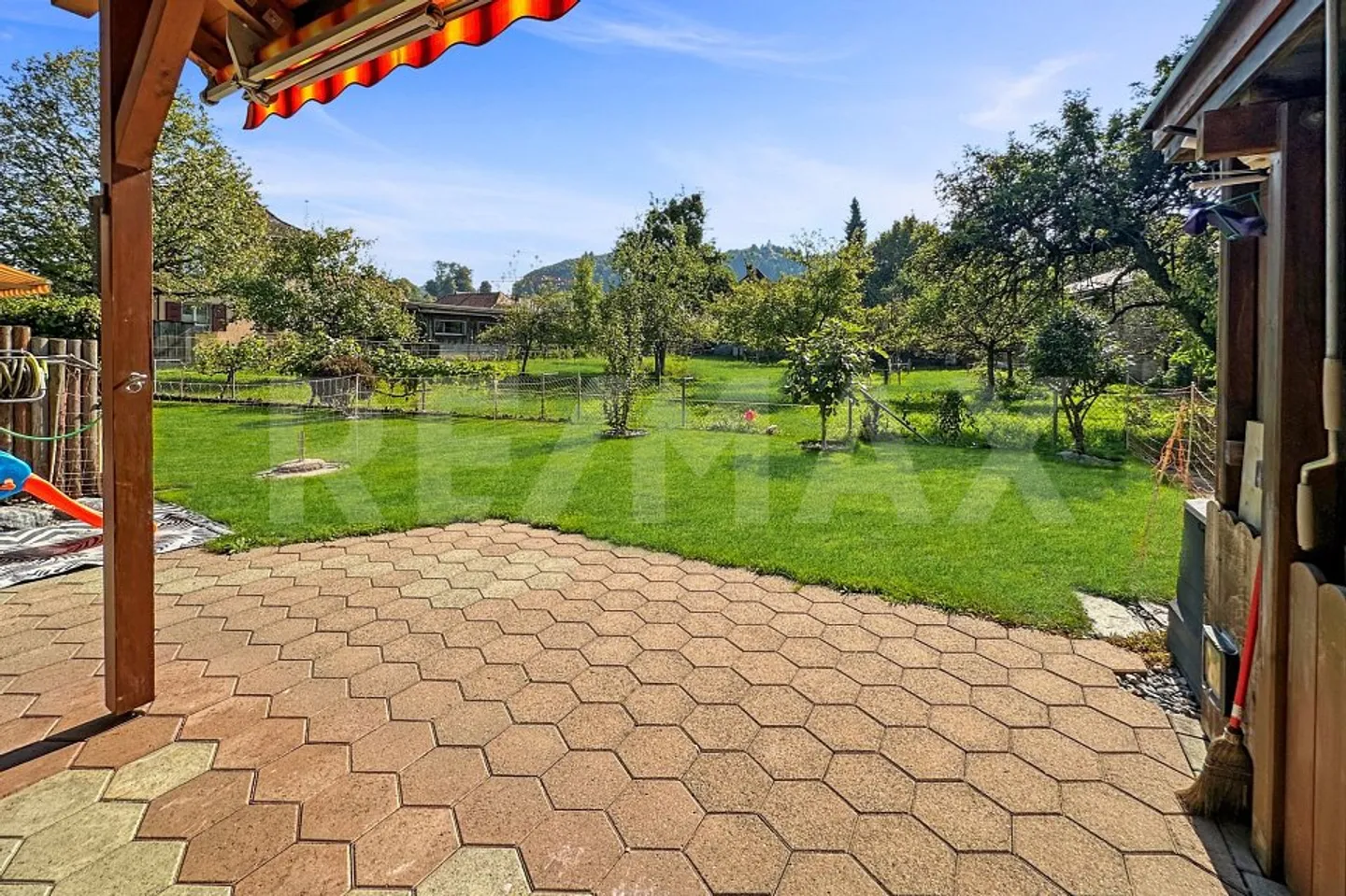 Arrivare e sentirsi bene: Casa bifamiliare con giardino di piacere - Foto 3 di 13