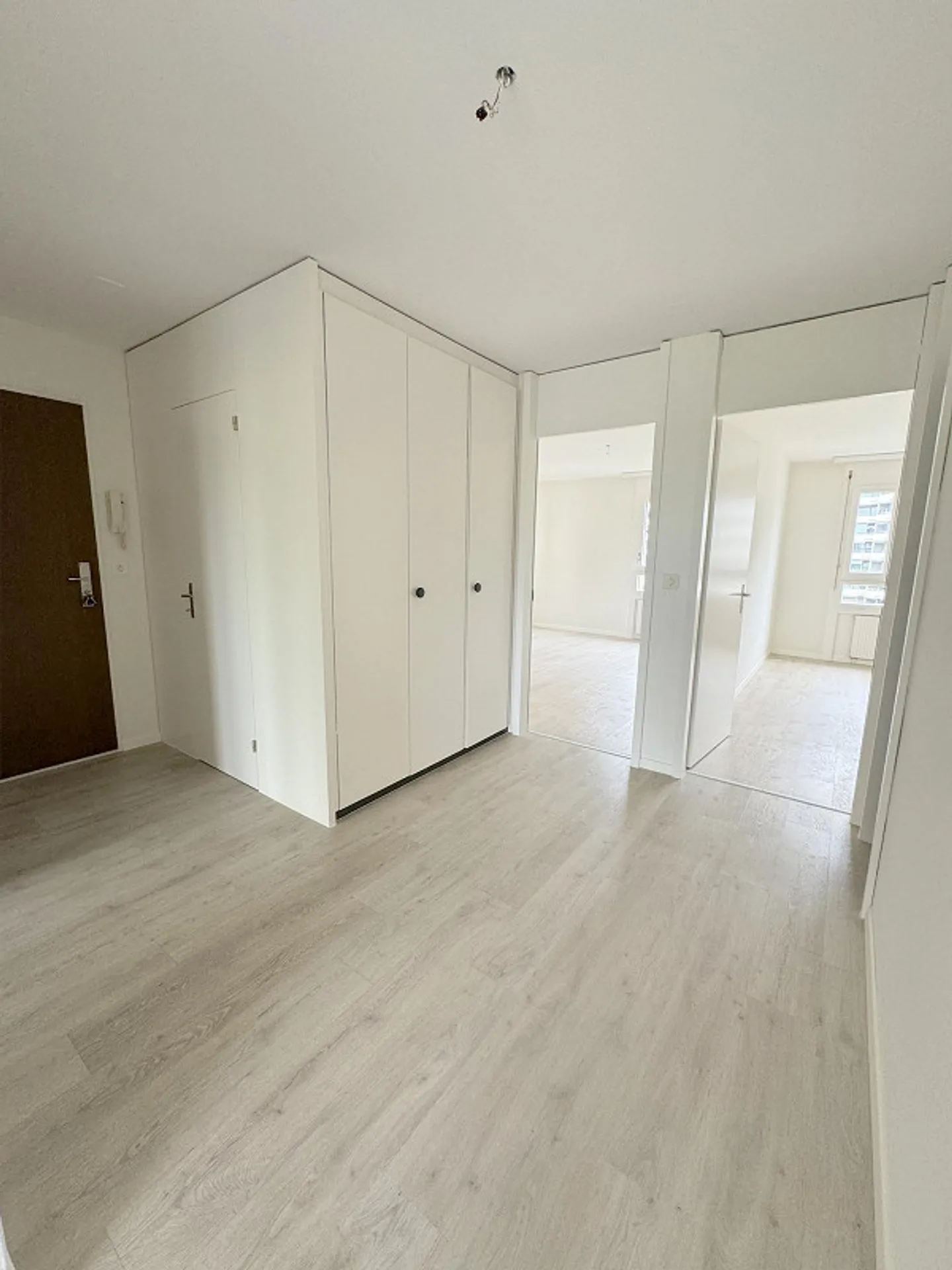 Sunny apartment with a view - Photo 2 of 12