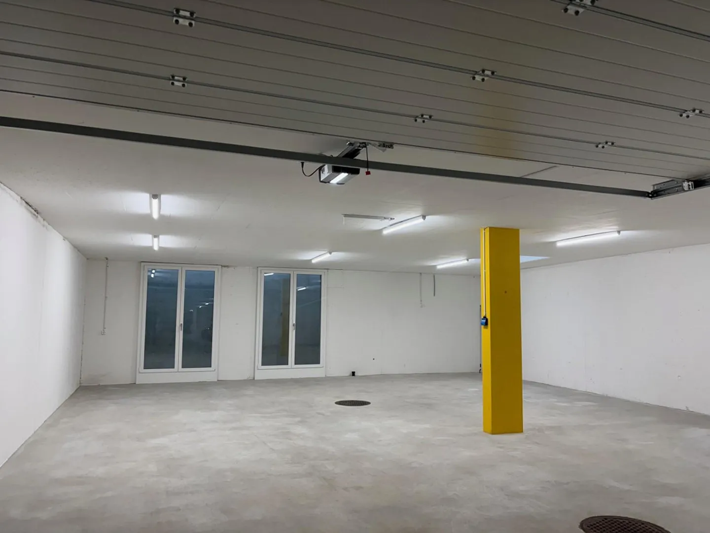 Abschliessbare Einstellhalle zu vermieten - Foto 1 von 4