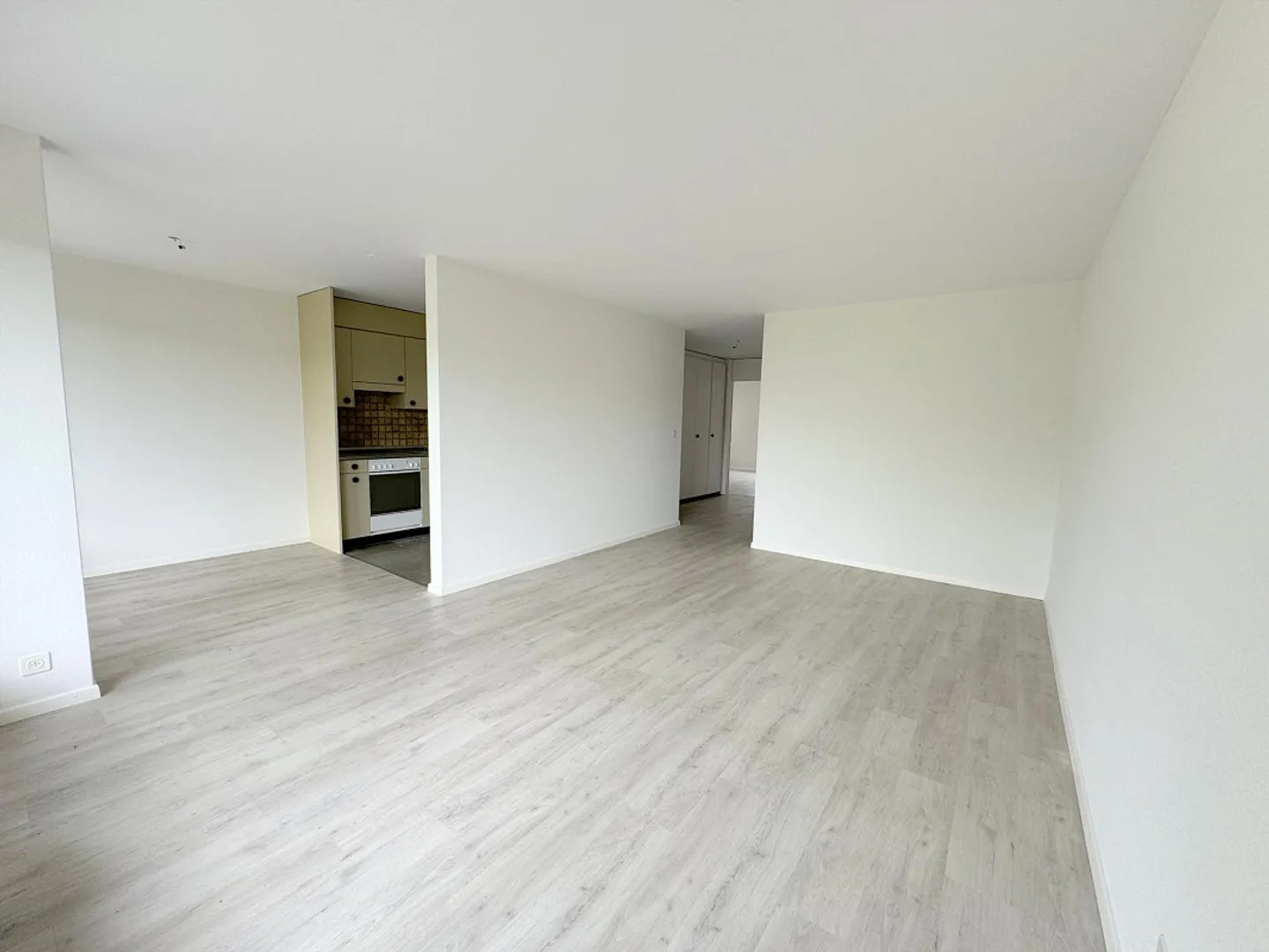 Sunny apartment with a view - Photo 3 of 12