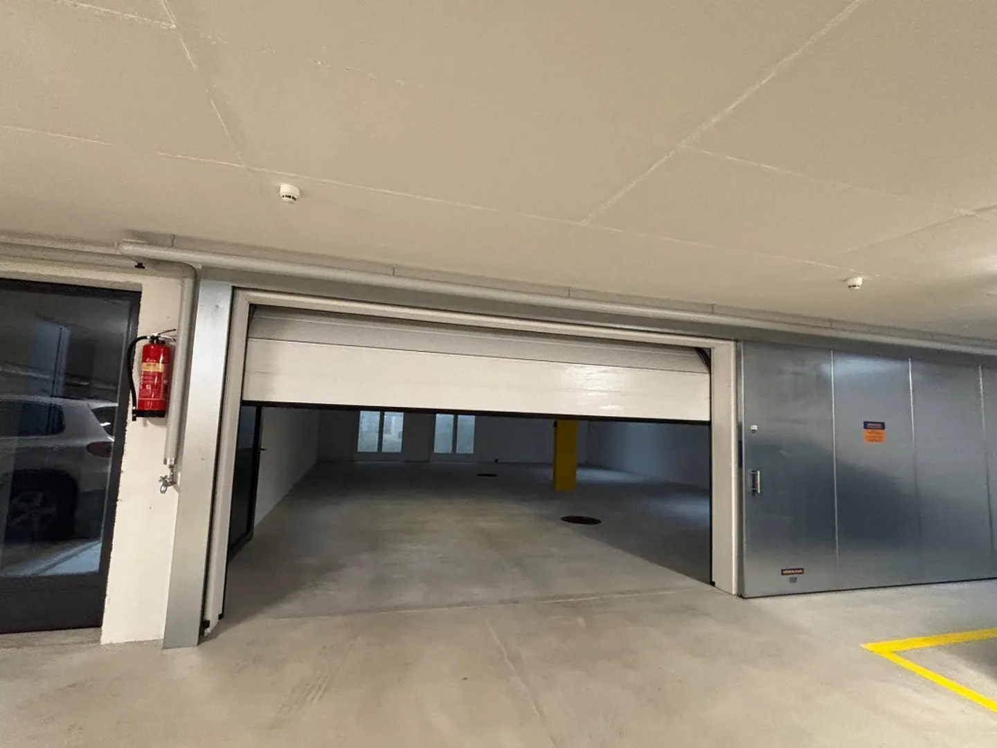 Abschliessbare Einstellhalle zu vermieten - Foto 4 von 4