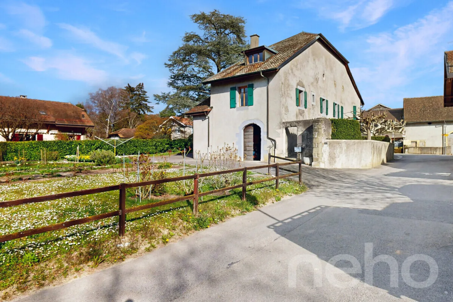 Opportunità nel cuore del villaggio - Foto 3 di 13