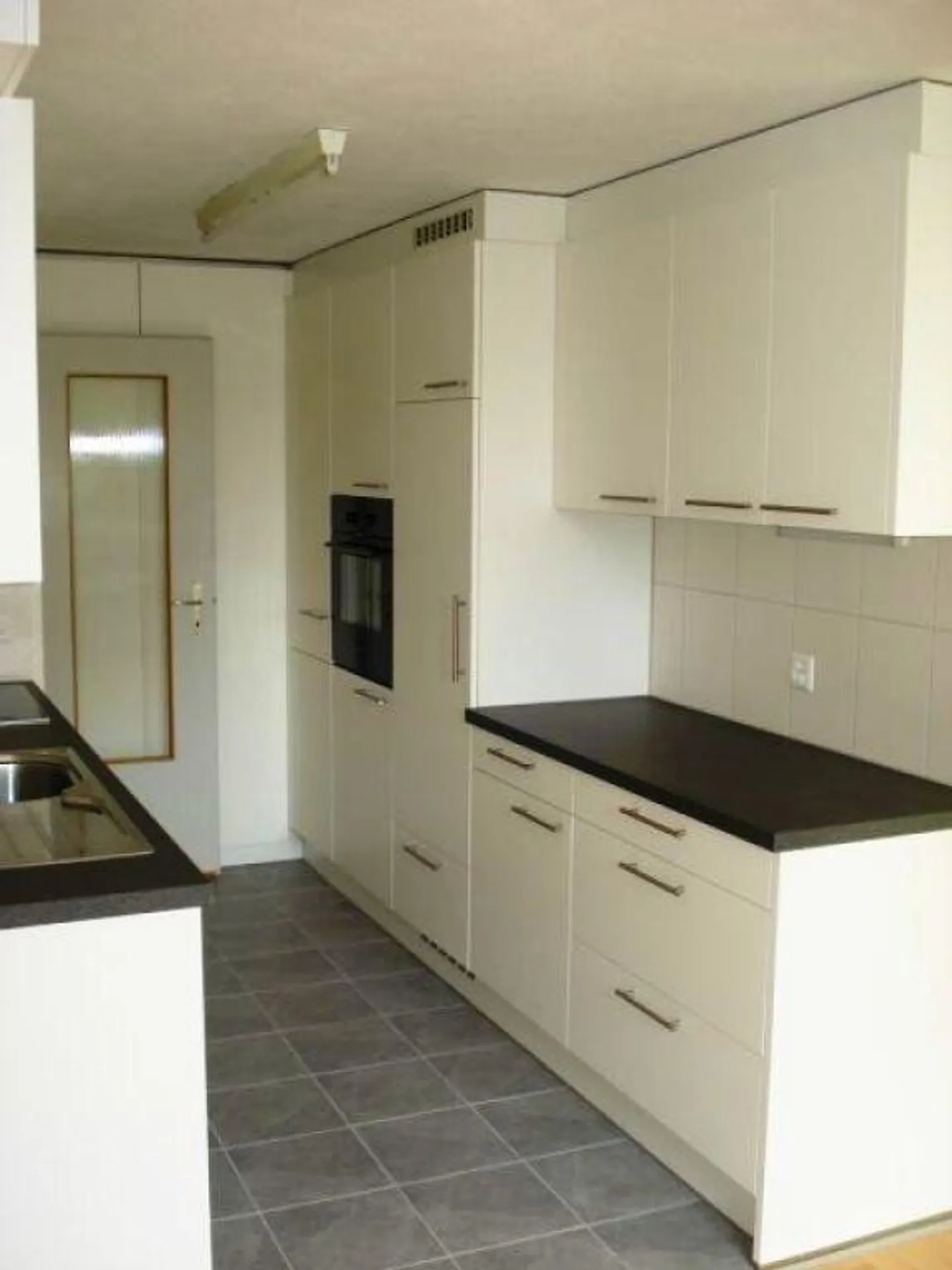3.5 Room Apartment in Herblingen - Photo 2 of 7