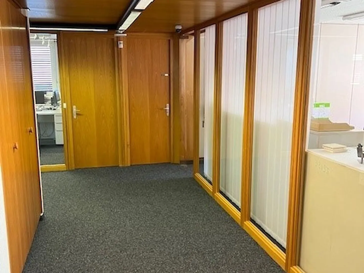 Ufficio di 458 m² (divisibile in due o più unità) vicino al centro di Friburgo - Foto 9 di 13