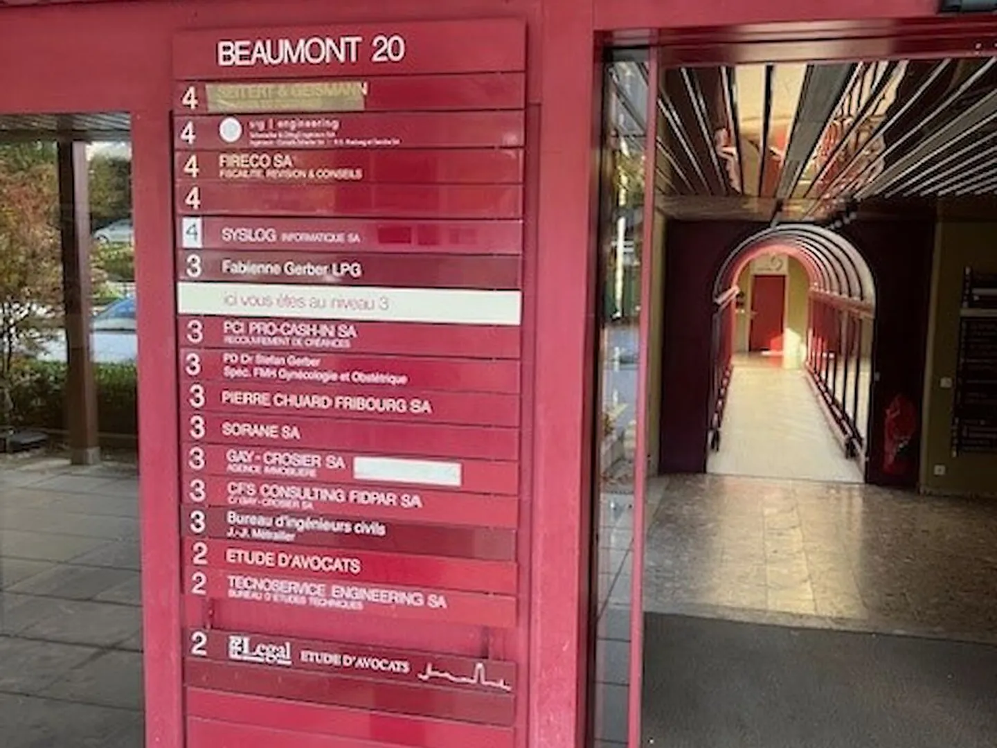 Ufficio di 458 m² (divisibile in due o più unità) vicino al centro di Friburgo - Foto 3 di 13