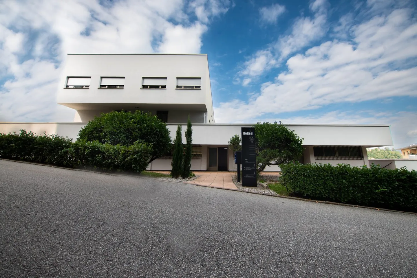 Office space in a strategic location for rent - Photo 1 of 8