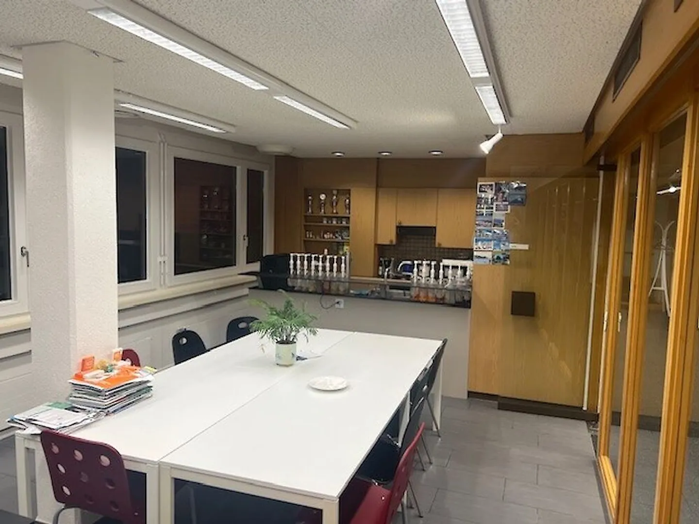 Ufficio di 458 m² (divisibile in due o più unità) vicino al centro di Friburgo - Foto 12 di 13