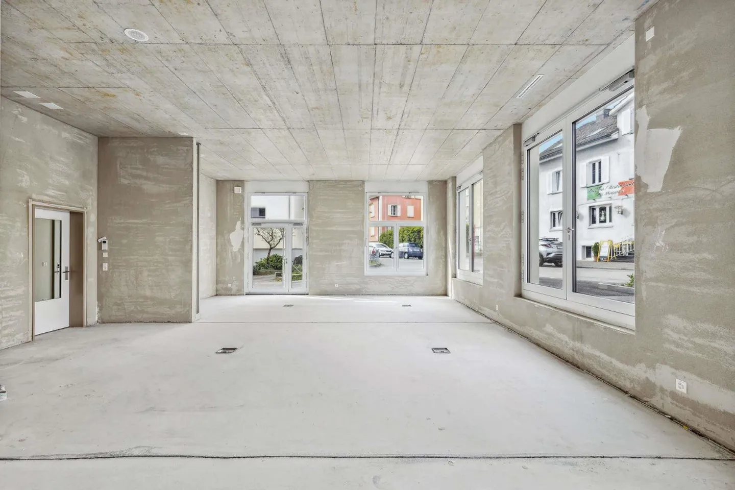 Modern Commercial Space in a Central Location - Photo 4 of 9