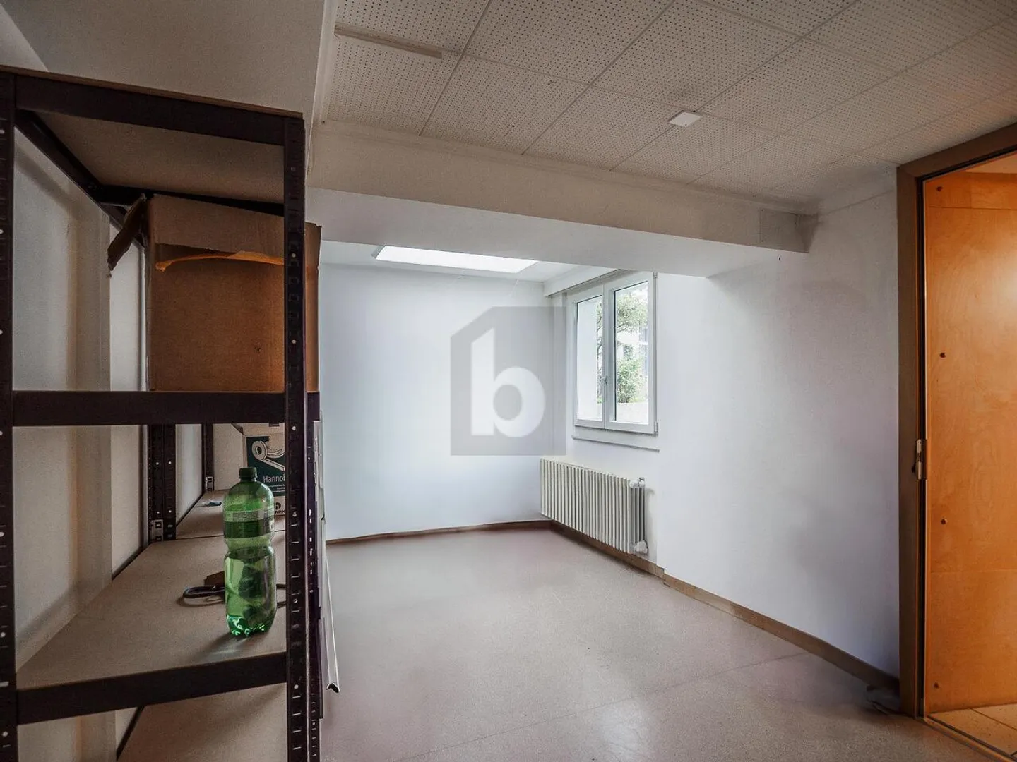 VERSATILE AND CENTRALLY LOCATED - Photo 3 of 6