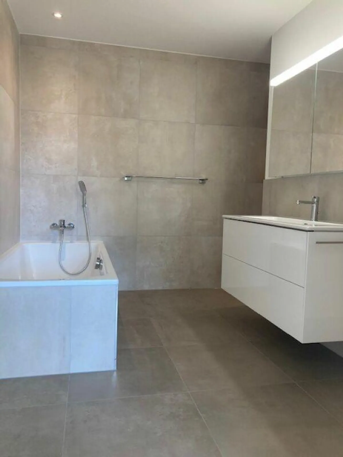 3.5 Zimmer-Eigentumswohnungen 132m2 zu vermieten - Foto 10 von 11