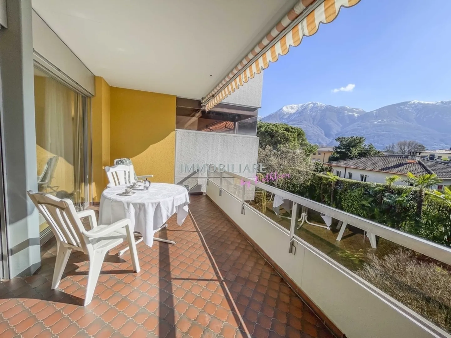 Bright, quiet holiday apartment with large balcony, communal pool - Photo 1 of 13
