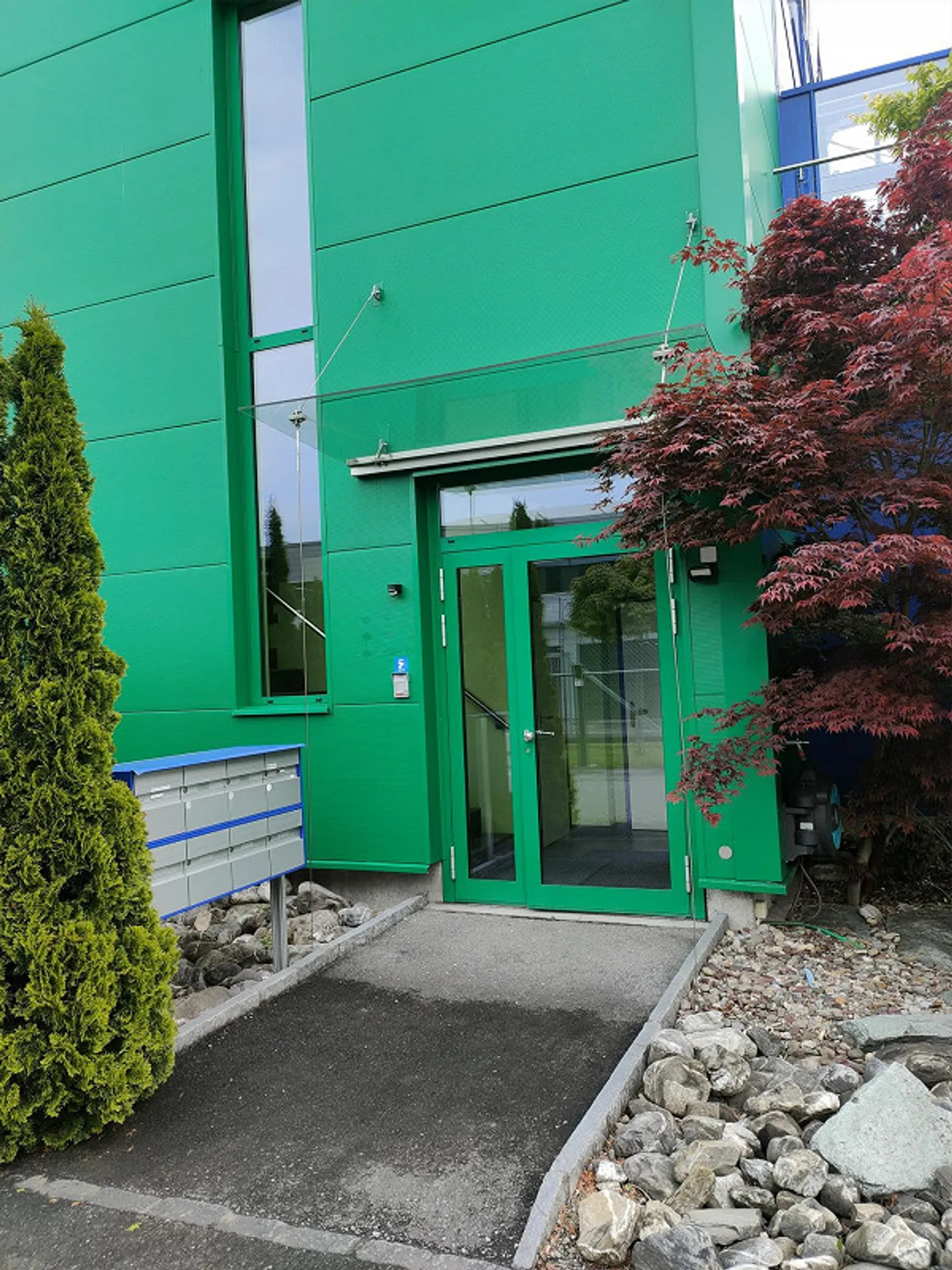 Grande ufficio moderno / spazio commerciale con cucina/doccia/WC - Foto 2 di 13