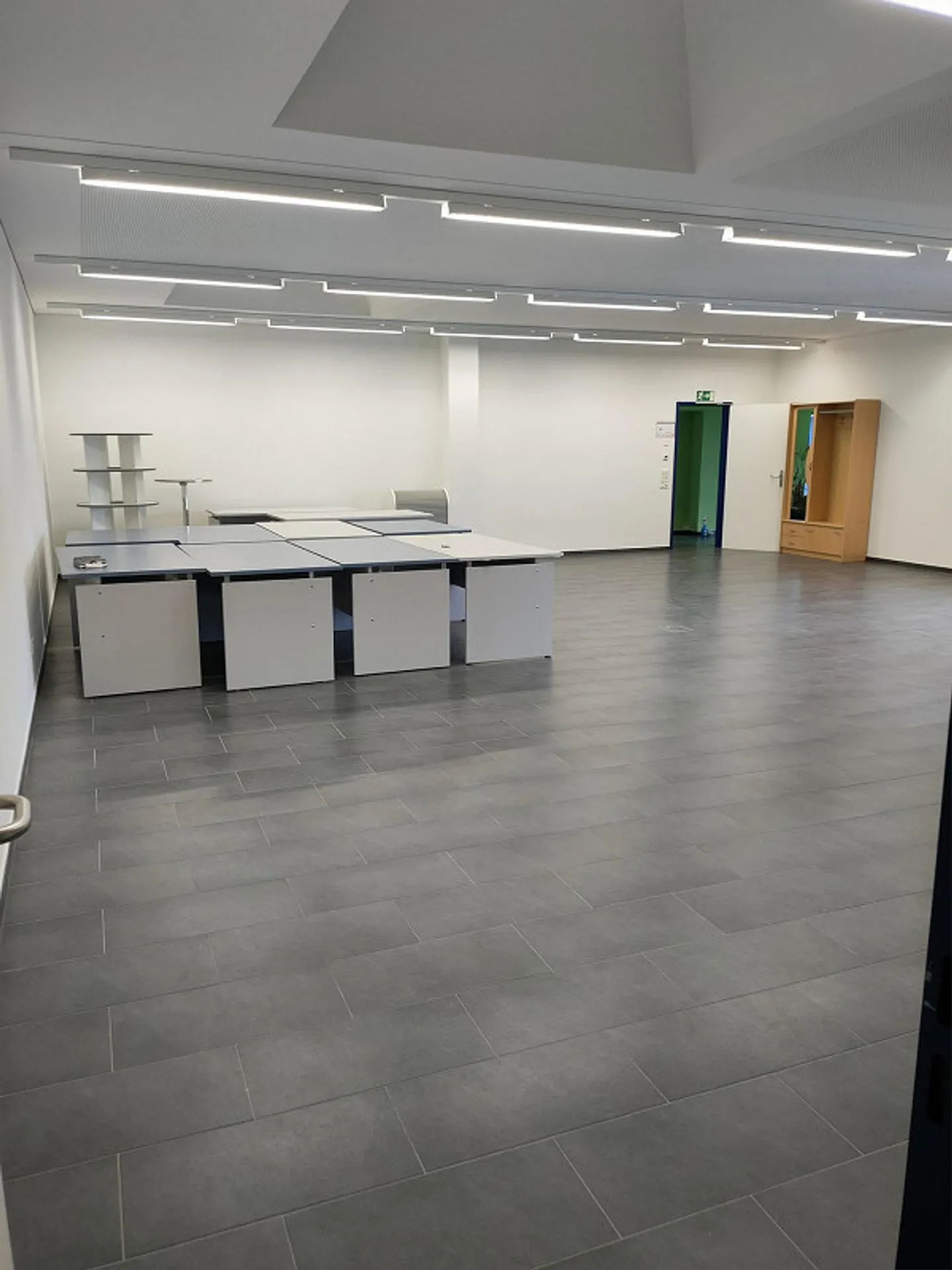 Grande ufficio moderno / spazio commerciale con cucina/doccia/WC - Foto 4 di 13