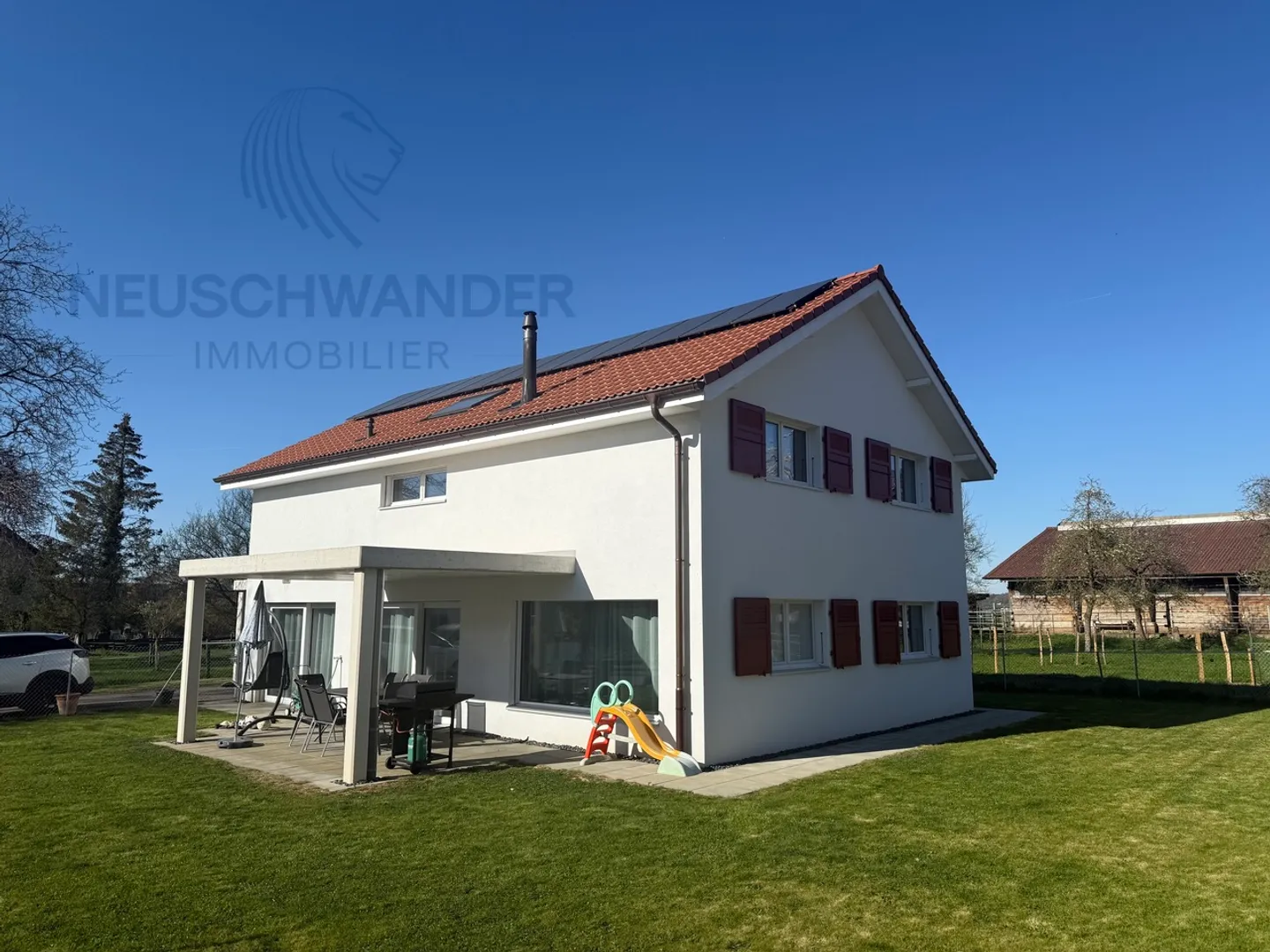Ideally designed for a family with workshop and carport - Photo 2 of 31