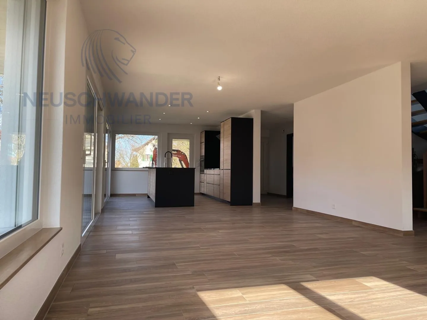 Ideally designed for a family with workshop and carport - Photo 6 of 31