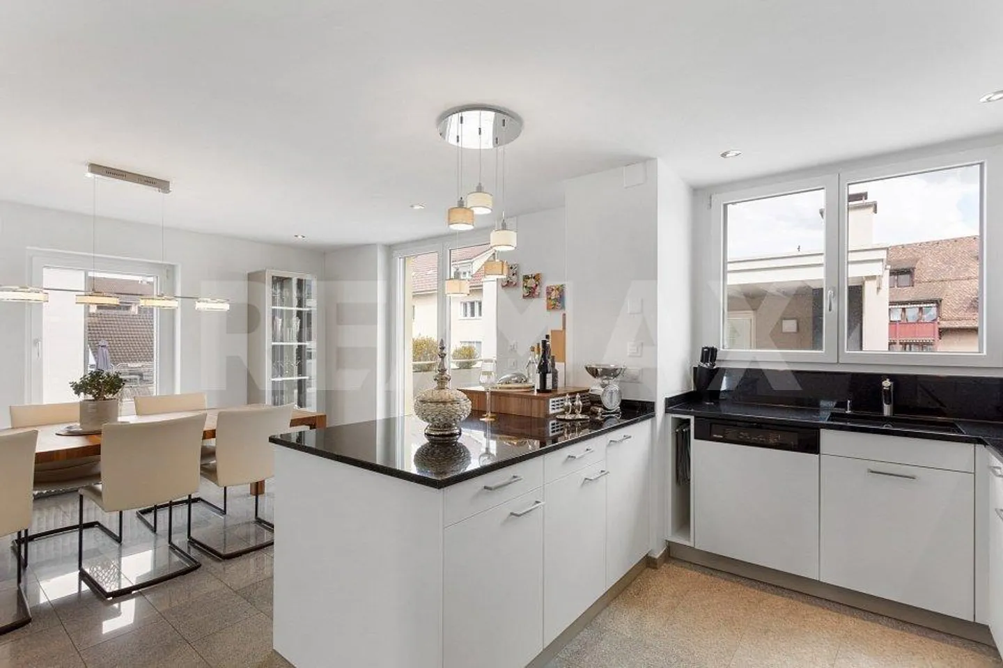 Stylish living with separate business (Dental practice rented) - Photo 8 of 13