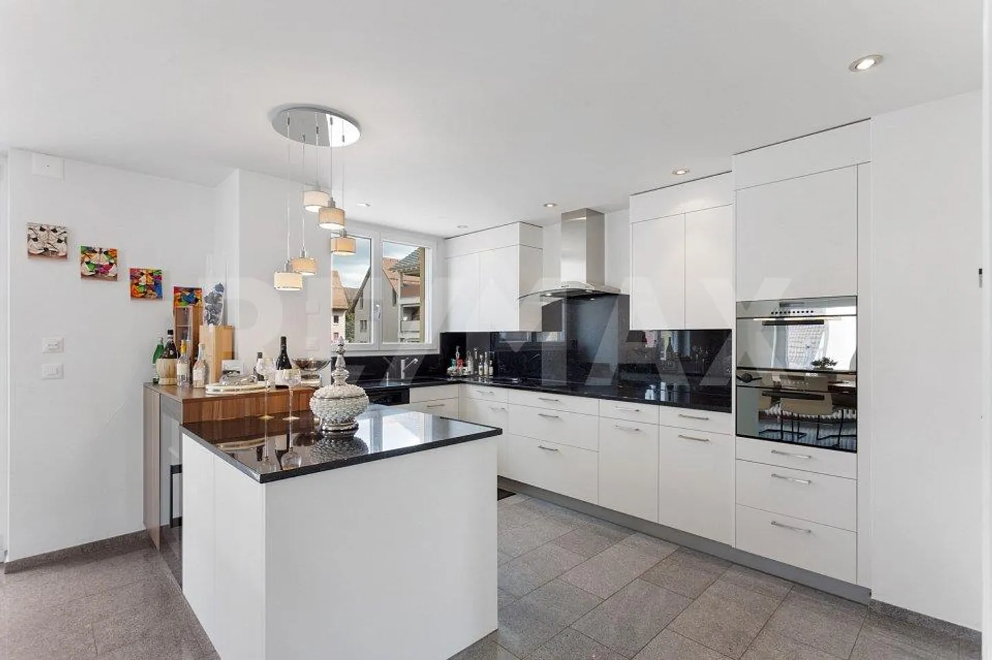 Stylish living with separate business (Dental practice rented) - Photo 9 of 13