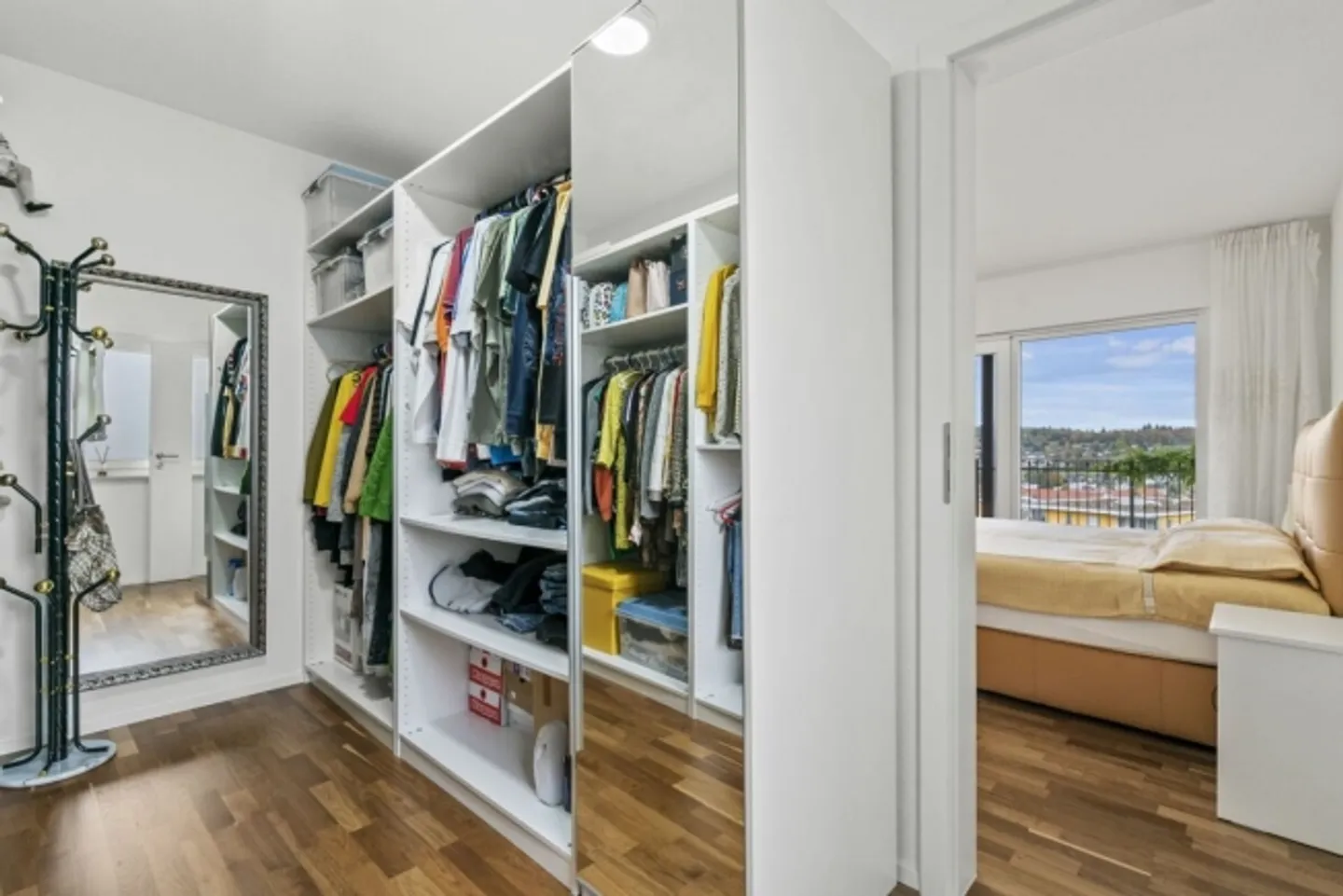 Single-family house with a separate apartment in a desirable elevated location - Photo 12 of 14
