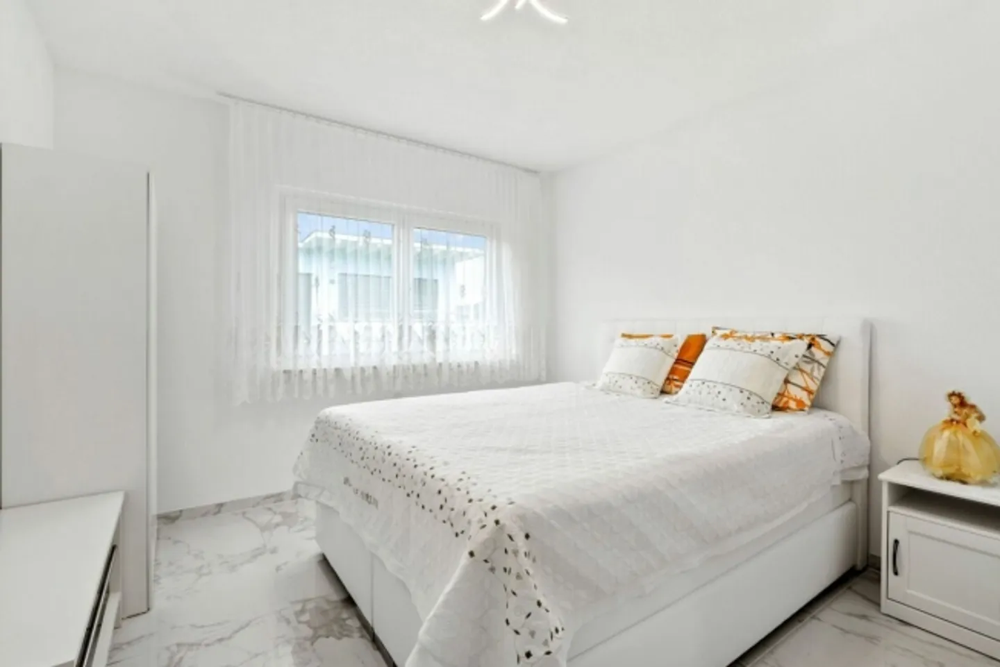 Single-family house with a separate apartment in a desirable elevated location - Photo 13 of 14