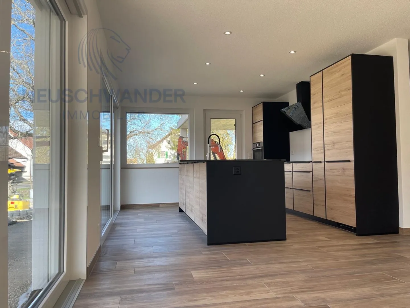 Ideally designed for a family with workshop and carport - Photo 10 of 31