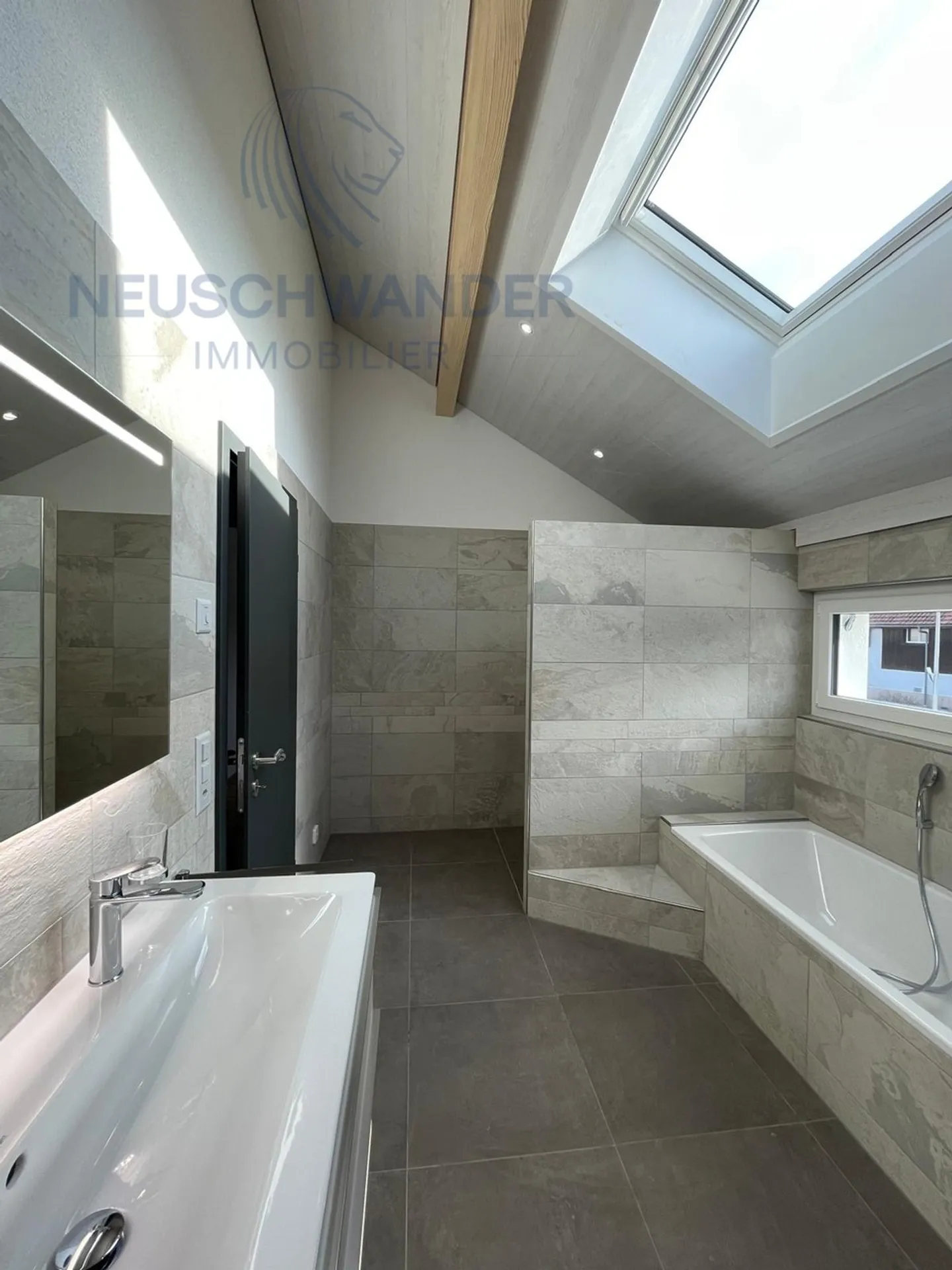 Ideally designed for a family with workshop and carport - Photo 12 of 31