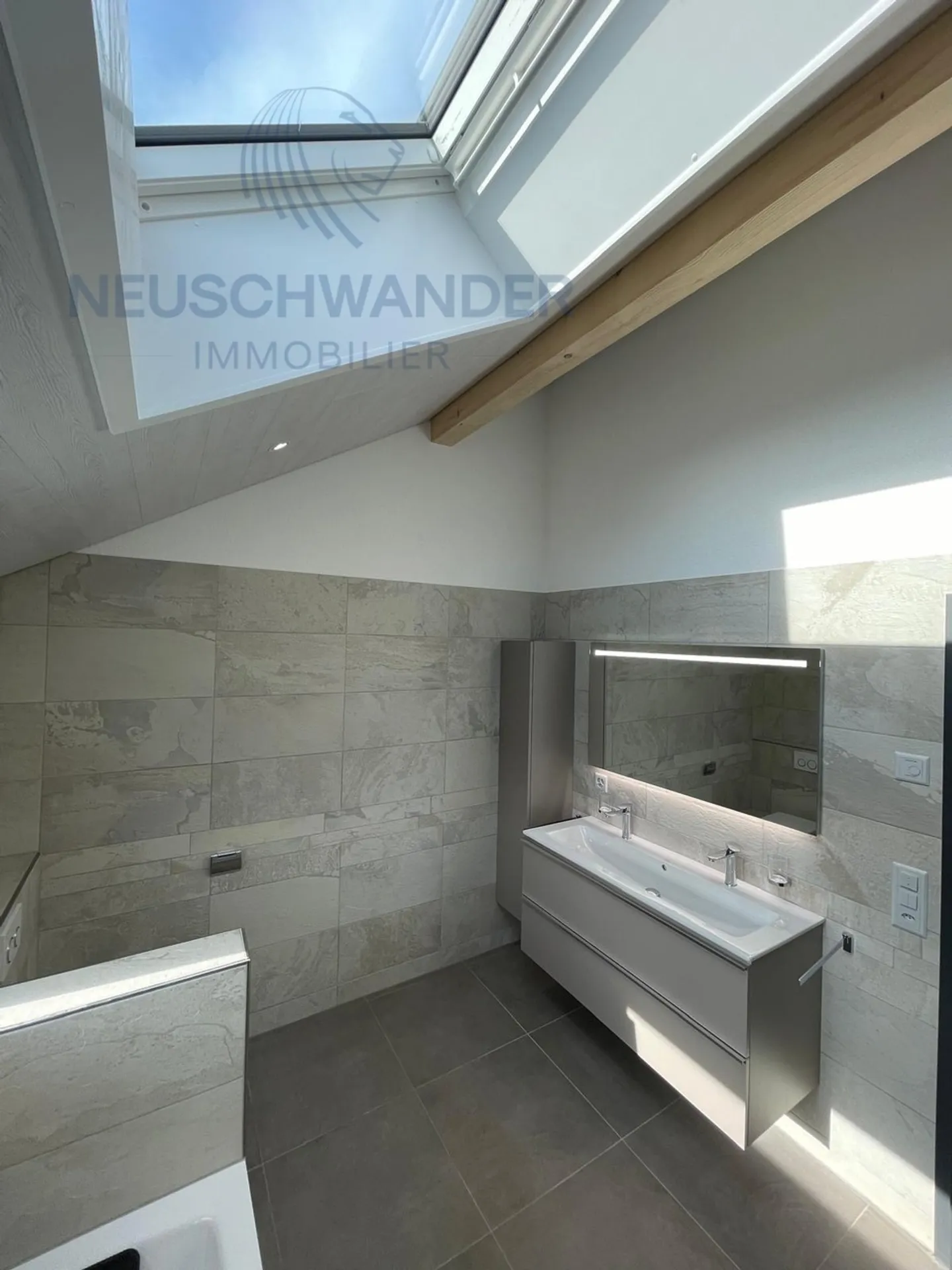 Ideally designed for a family with workshop and carport - Photo 16 of 31