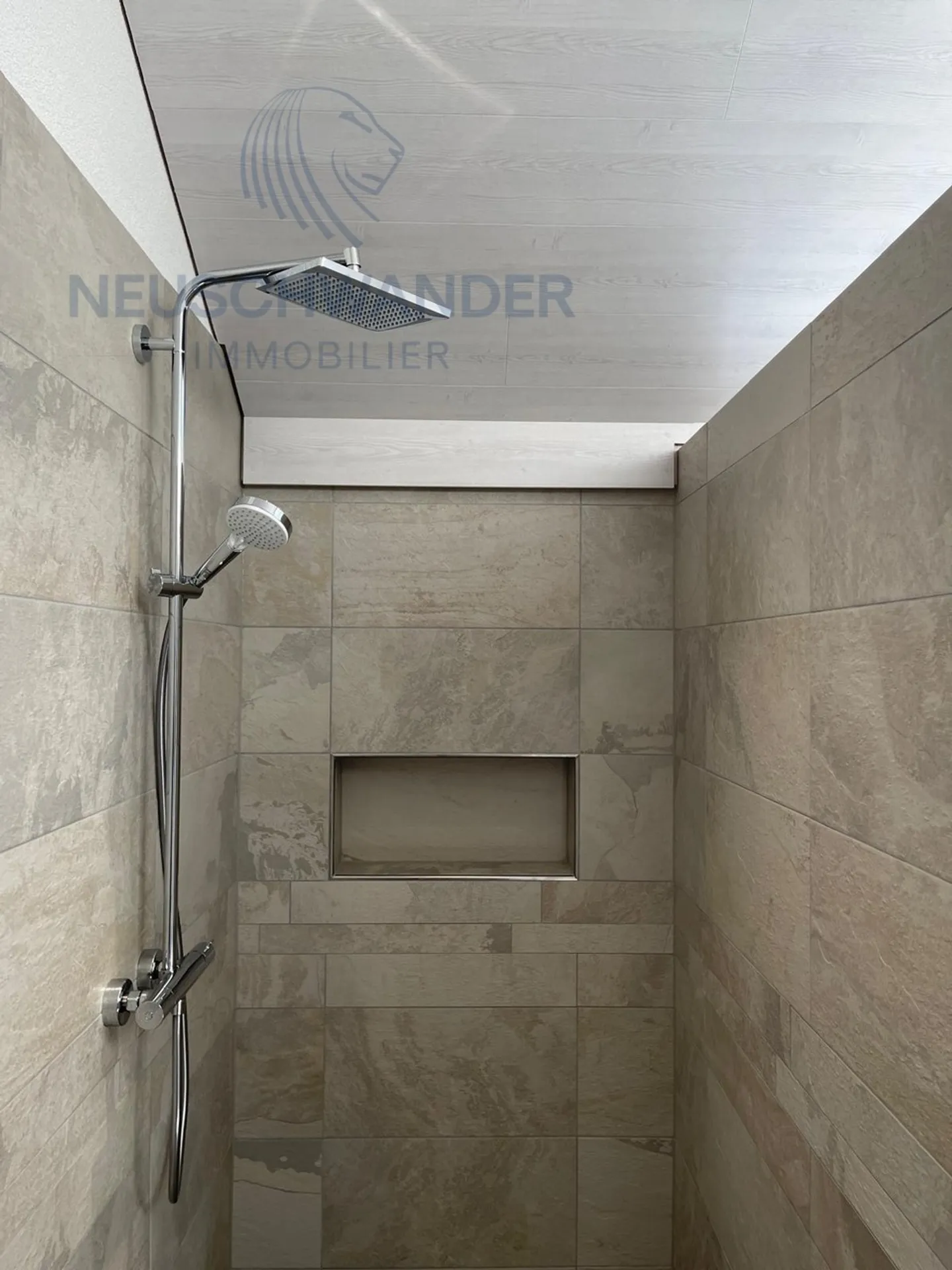 Ideally designed for a family with workshop and carport - Photo 19 of 31