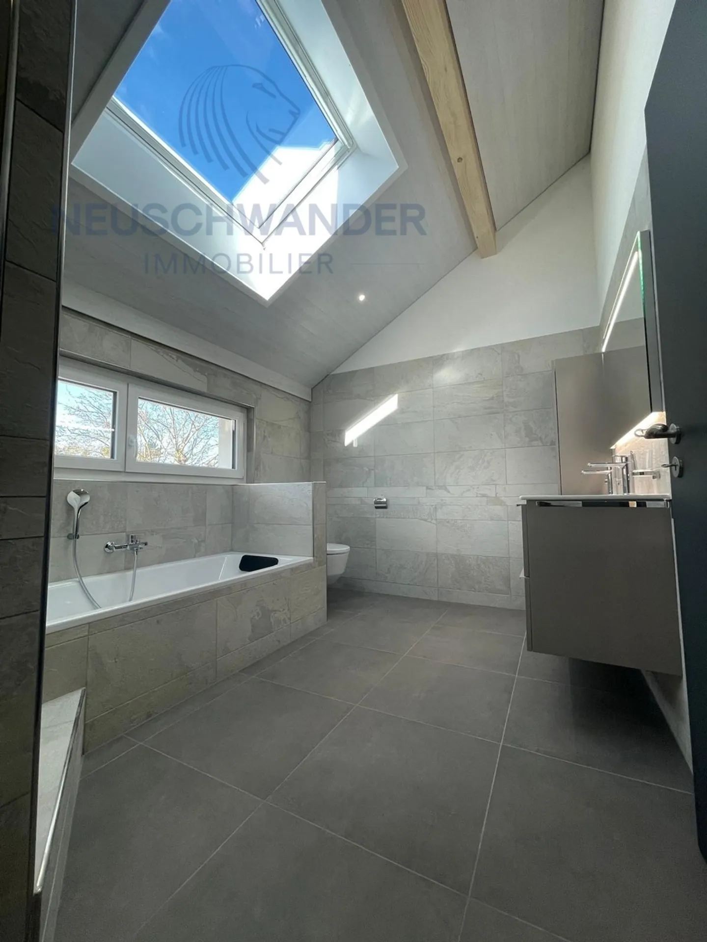 Ideally designed for a family with workshop and carport - Photo 21 of 31