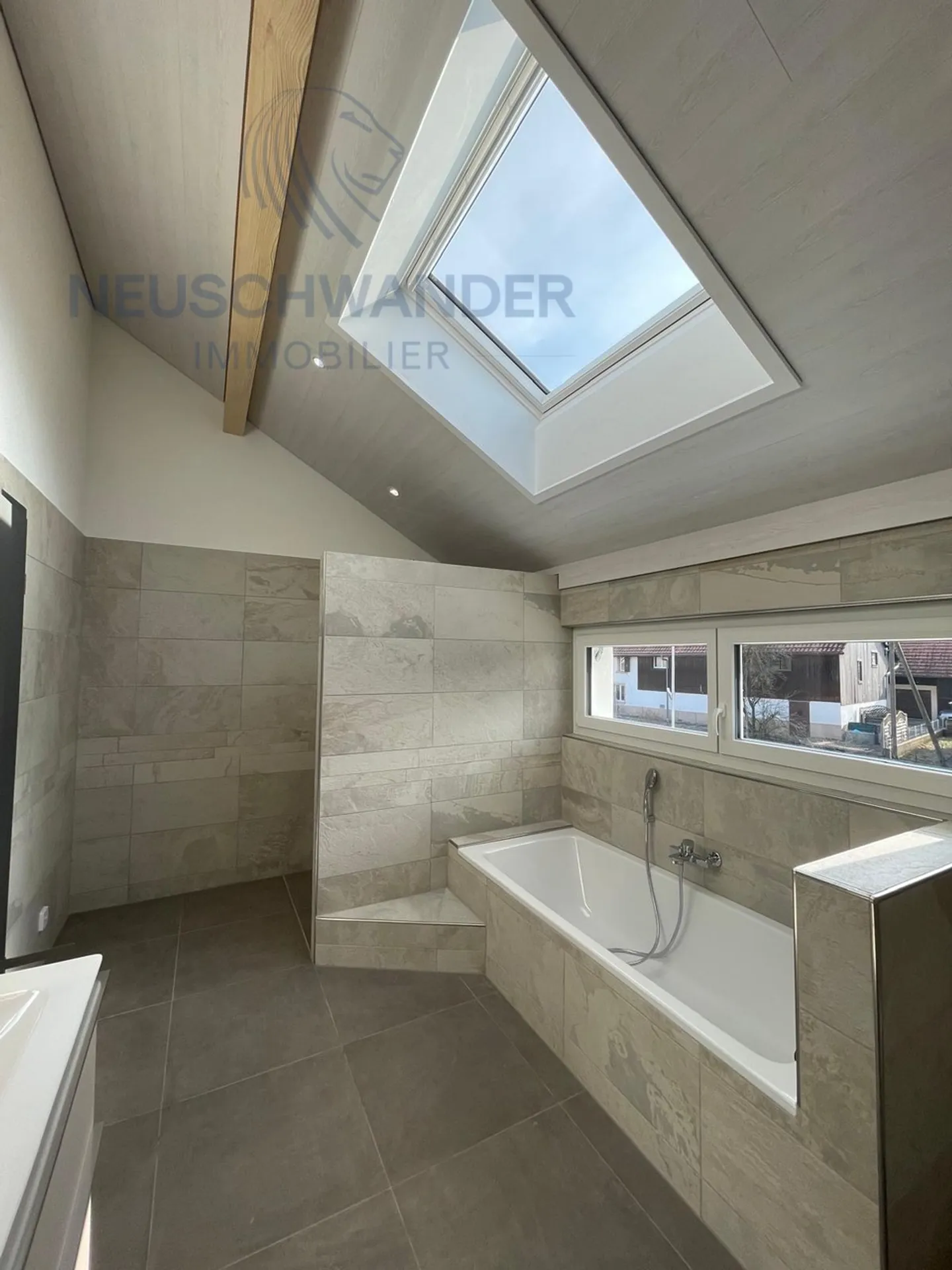 Ideally designed for a family with workshop and carport - Photo 22 of 31