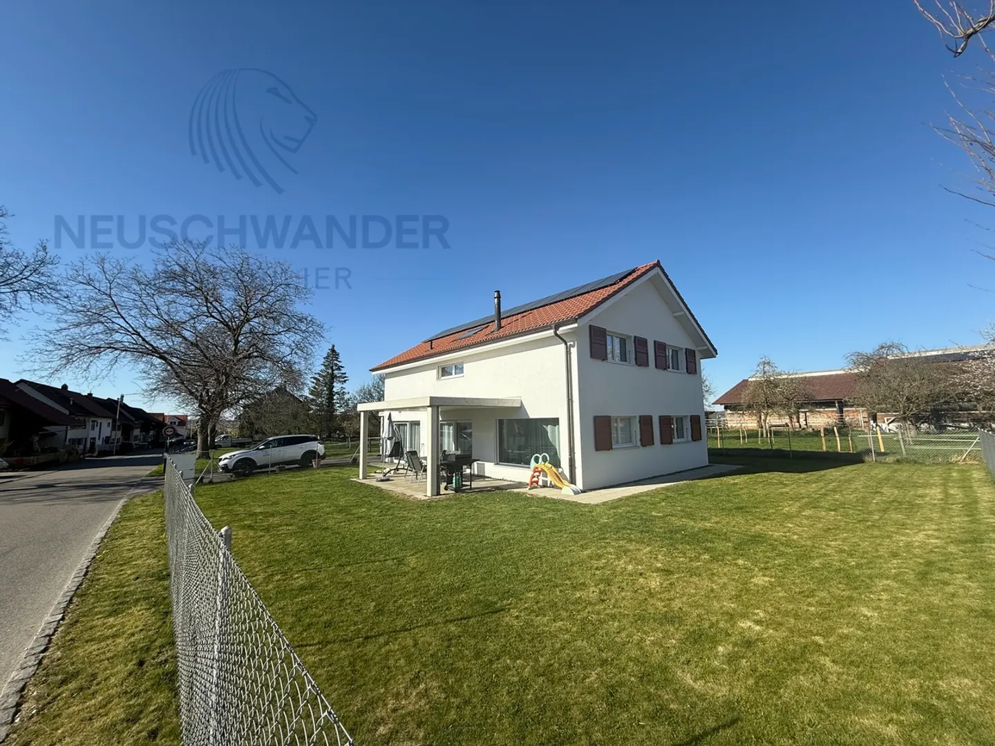 Ideally designed for a family with workshop and carport - Photo 25 of 31