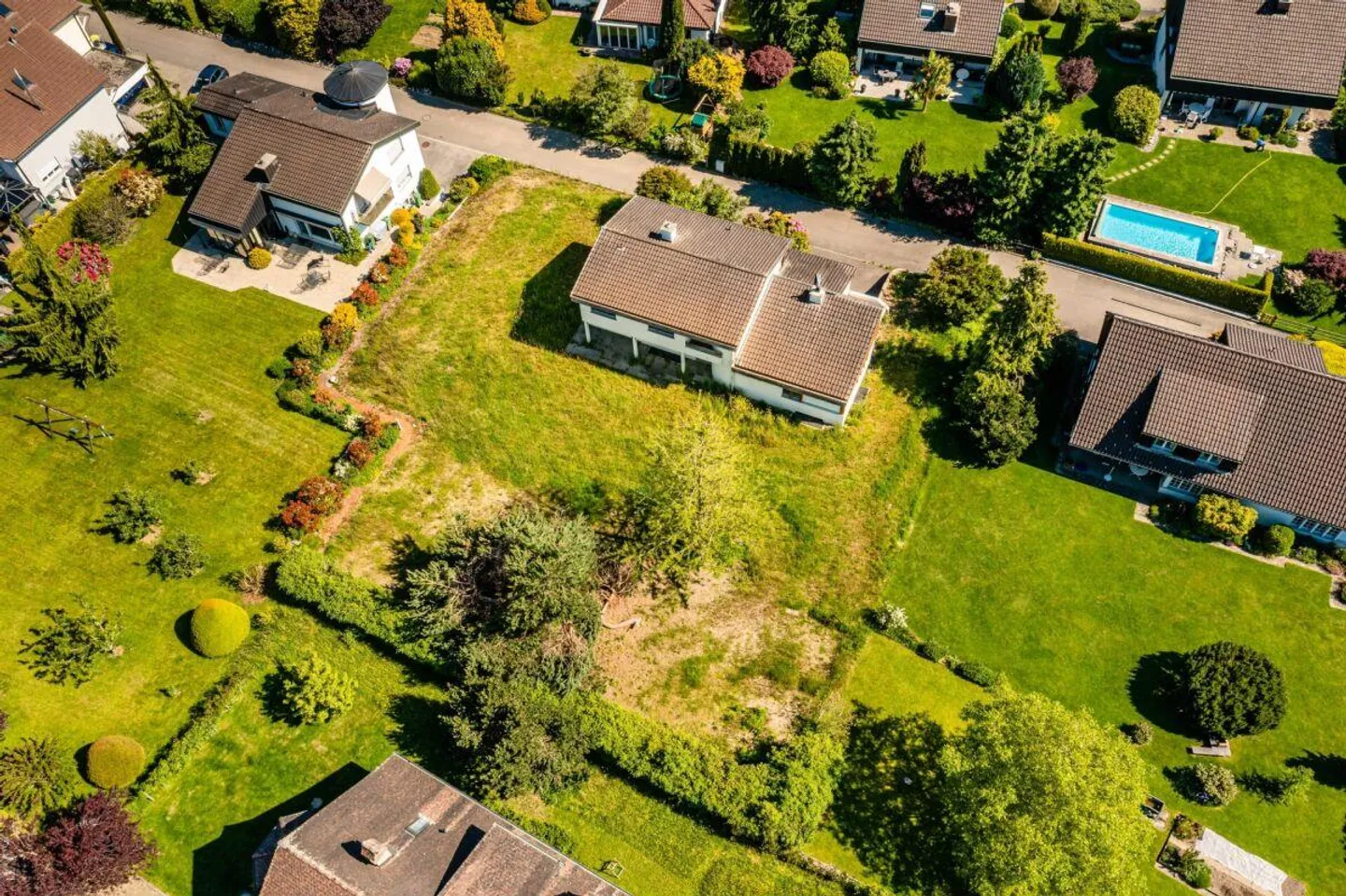 Einzigartiges Grundstück mit perfekter Geometrie, Seesicht und ebener Südwestausrichtung - Foto 3 von 8