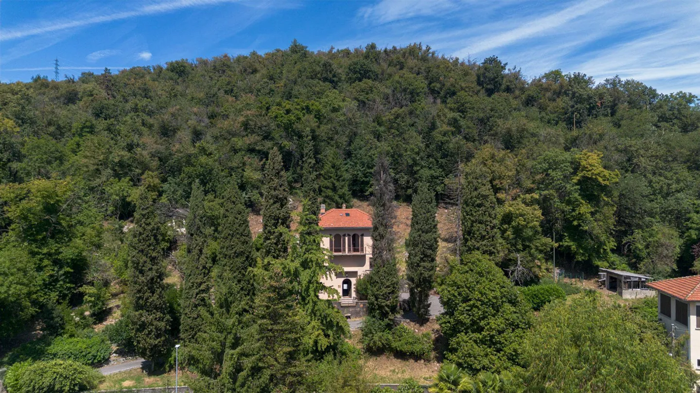 Villa d’epoca con possibilità edificatoria ad Arzo - Foto 5 di 7