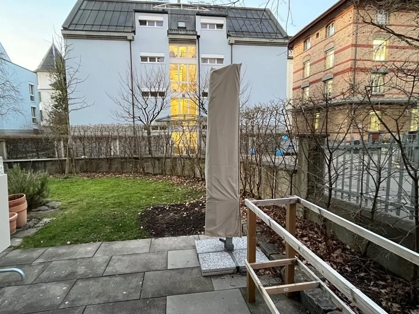 Appartement au rez-de-chaussée avec jardin privé à Monbijou - Photo 2 sur 11