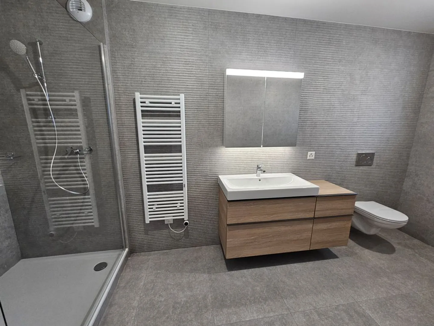 Appartement 6 pièces, entièrement neuf, avec 3 balcons, situé au 7ème étage. - Photo 4 sur 6