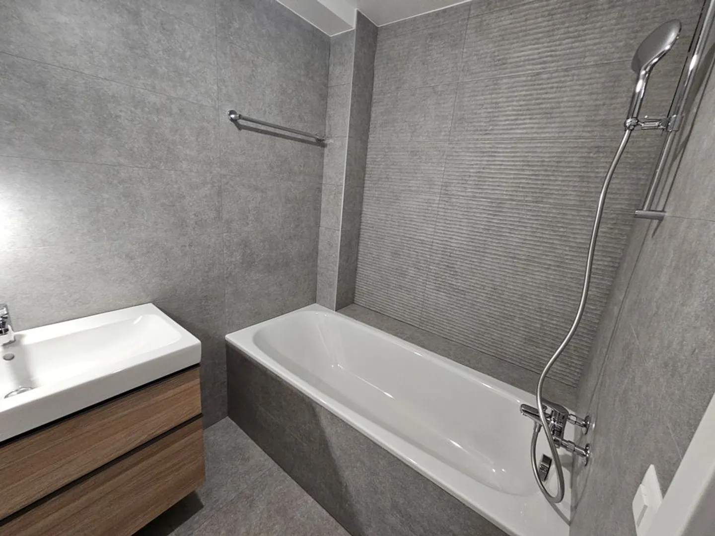 Appartement 6 pièces, entièrement neuf, avec 3 balcons, situé au 7ème étage. - Photo 5 sur 6