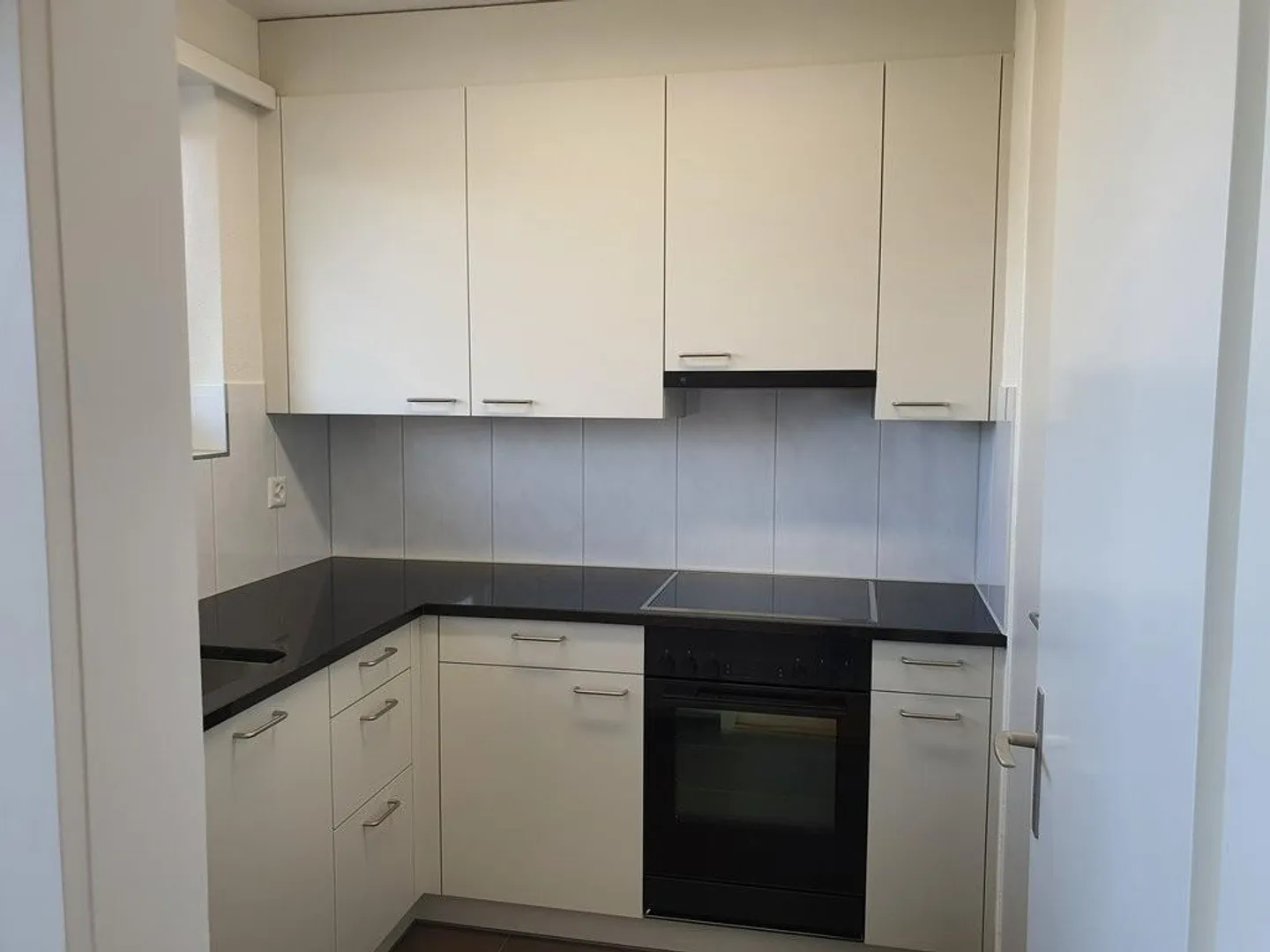 Appartamento 3.5 locali al 13° piano con vista su Dietikon - Foto 2 di 6