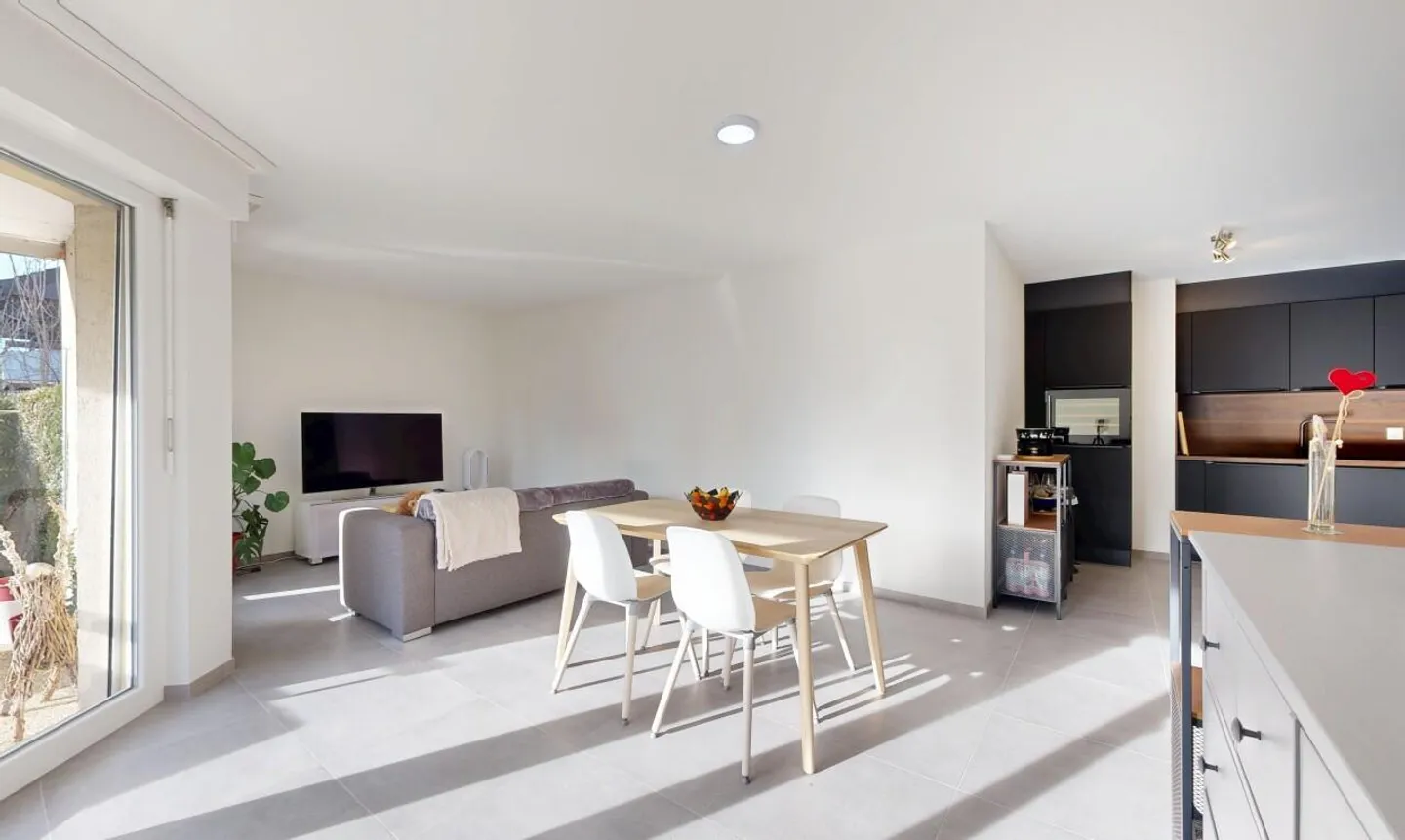 Bel appartement de 3,5pces en rez de jardin au calme absolu à Cheseaux - Photo 3 of 11