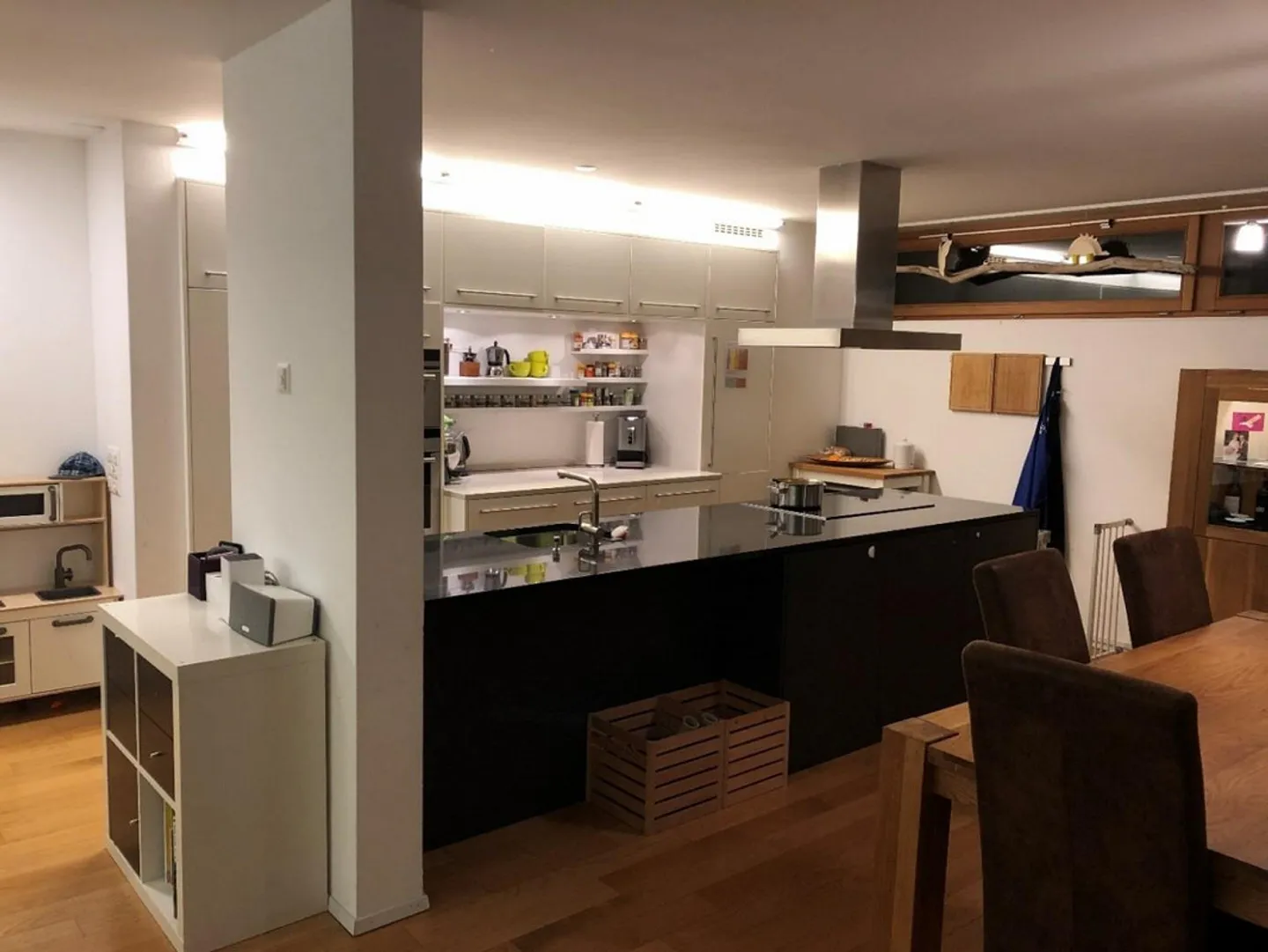 Appartement lumineux et de haute qualité de 4,5 pièces, d'environ 140 m2 avec grande terrasse - Photo 3 sur 19