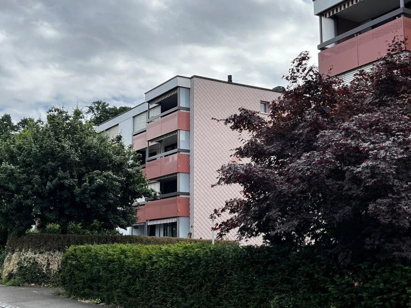 4.5 Room Apartment, with sunny balcony waiting for new life. - Photo 1 of 7