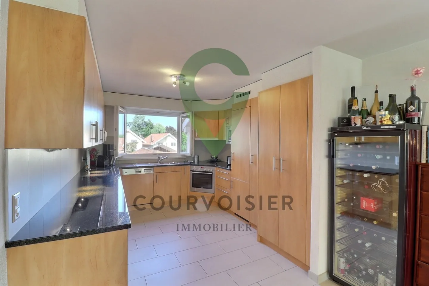 DUPLEX SPAZIOSO DI 4,5 LOCALI VICINO A GINEVRA IN UN CONTESTO VERDE - Foto 1 di 13