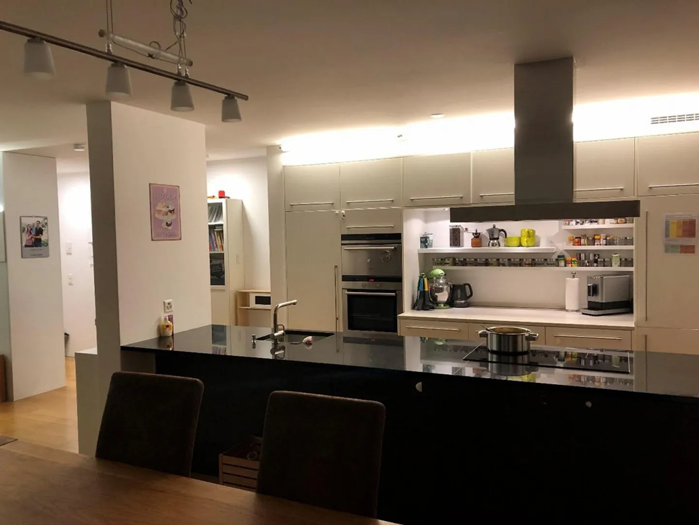 Appartement lumineux et de haute qualité de 4,5 pièces, d'environ 140 m2 avec grande terrasse - Photo 4 sur 19