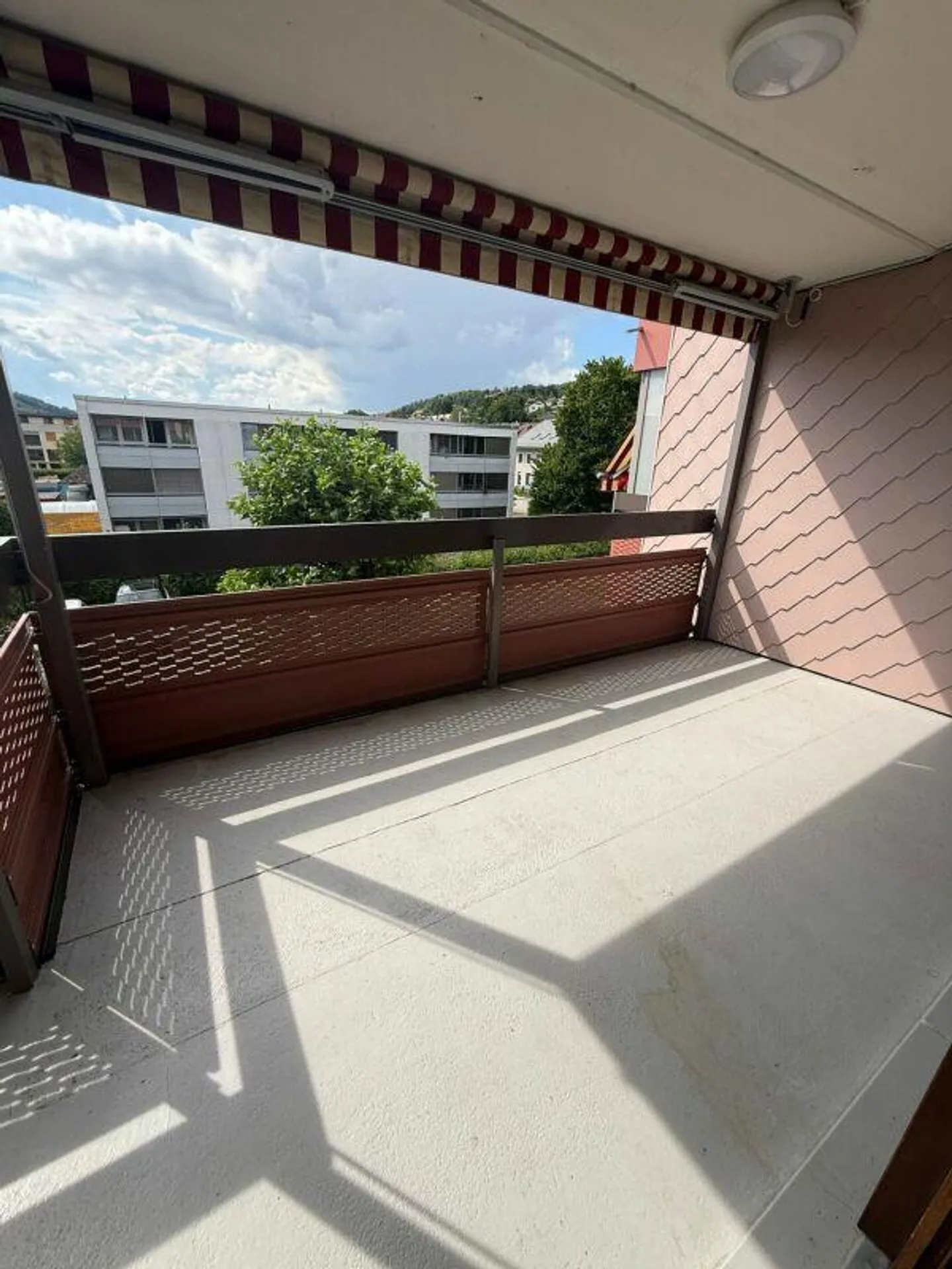 4.5 Room Apartment, with sunny balcony waiting for new life. - Photo 6 of 7