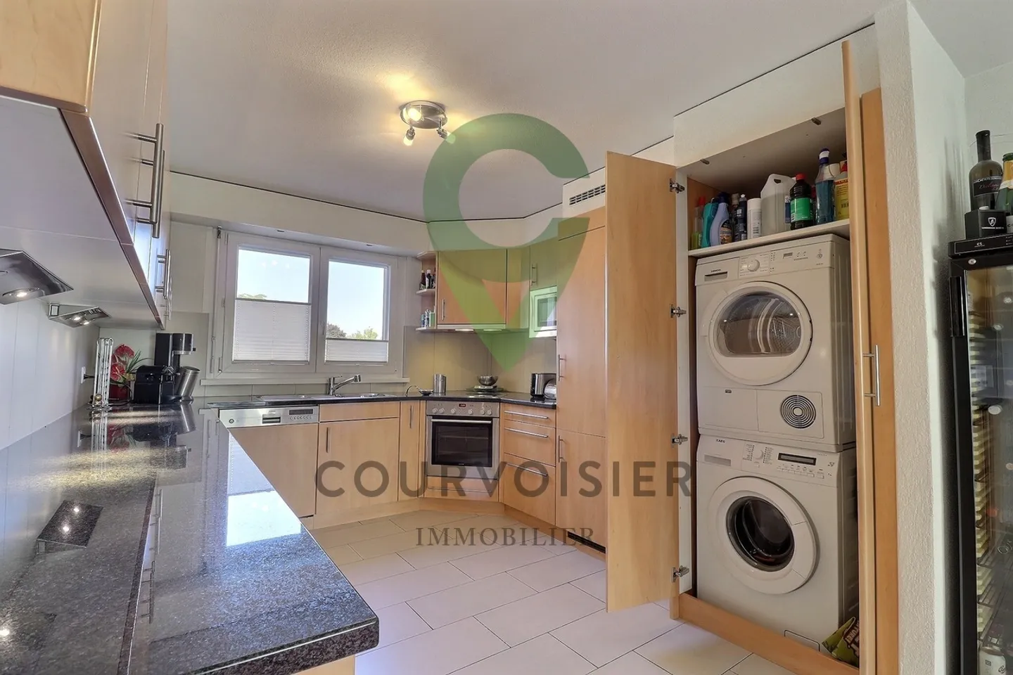 DUPLEX SPAZIOSO DI 4,5 LOCALI VICINO A GINEVRA IN UN CONTESTO VERDE - Foto 4 di 13