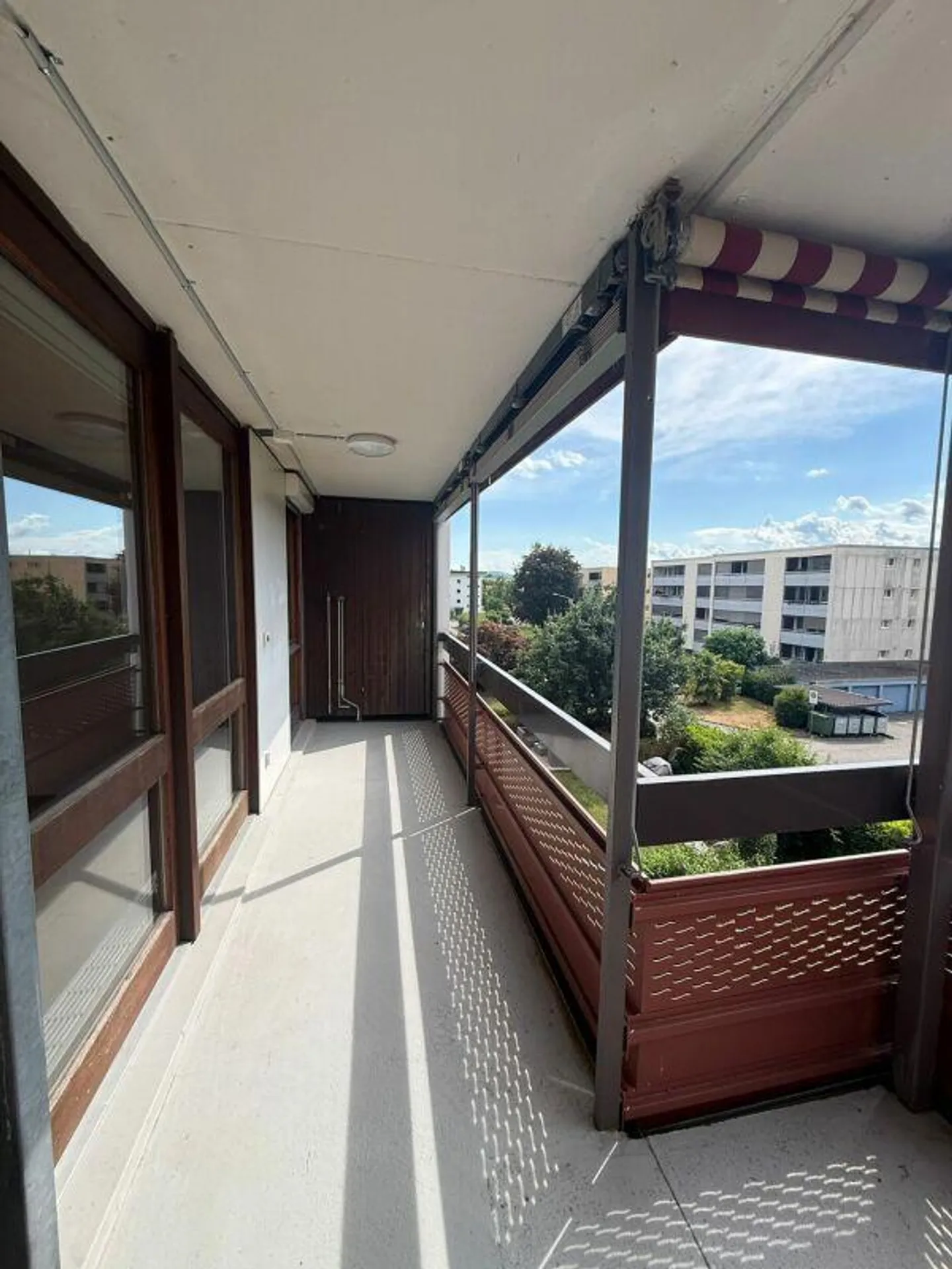 4.5 Room Apartment, with sunny balcony waiting for new life. - Photo 7 of 7