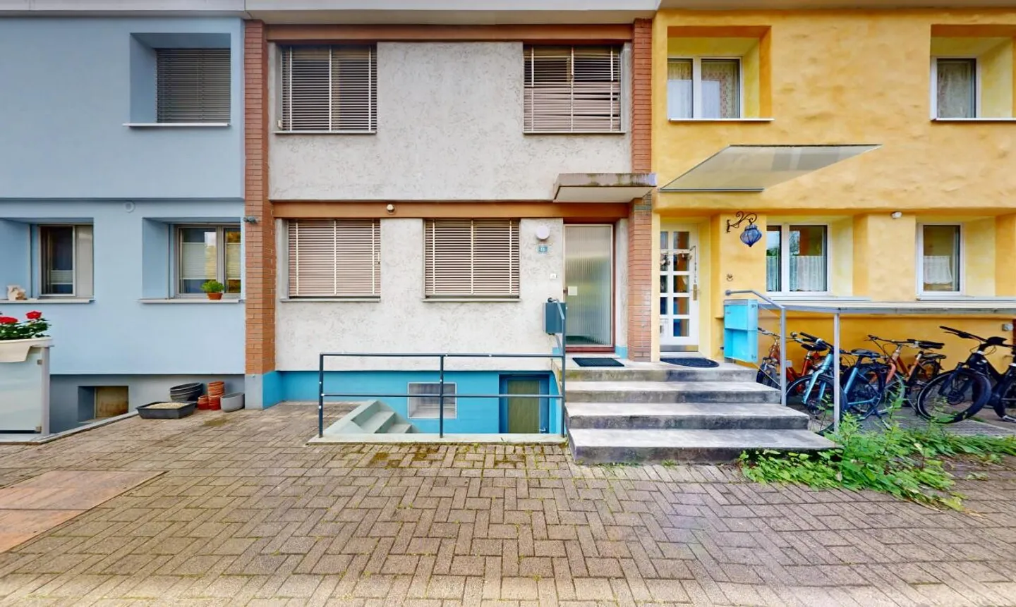 Terraced House with Garden and Modernization Potential in Reinach - Photo 1 of 11
